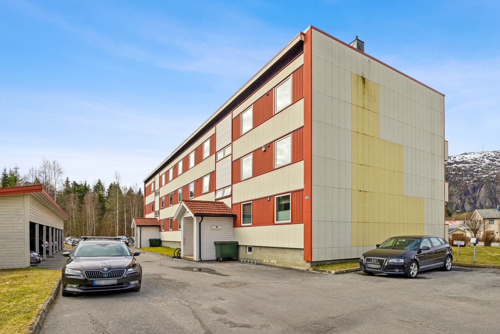 Parkering rett ved blokka medfølger også. Galleribilde