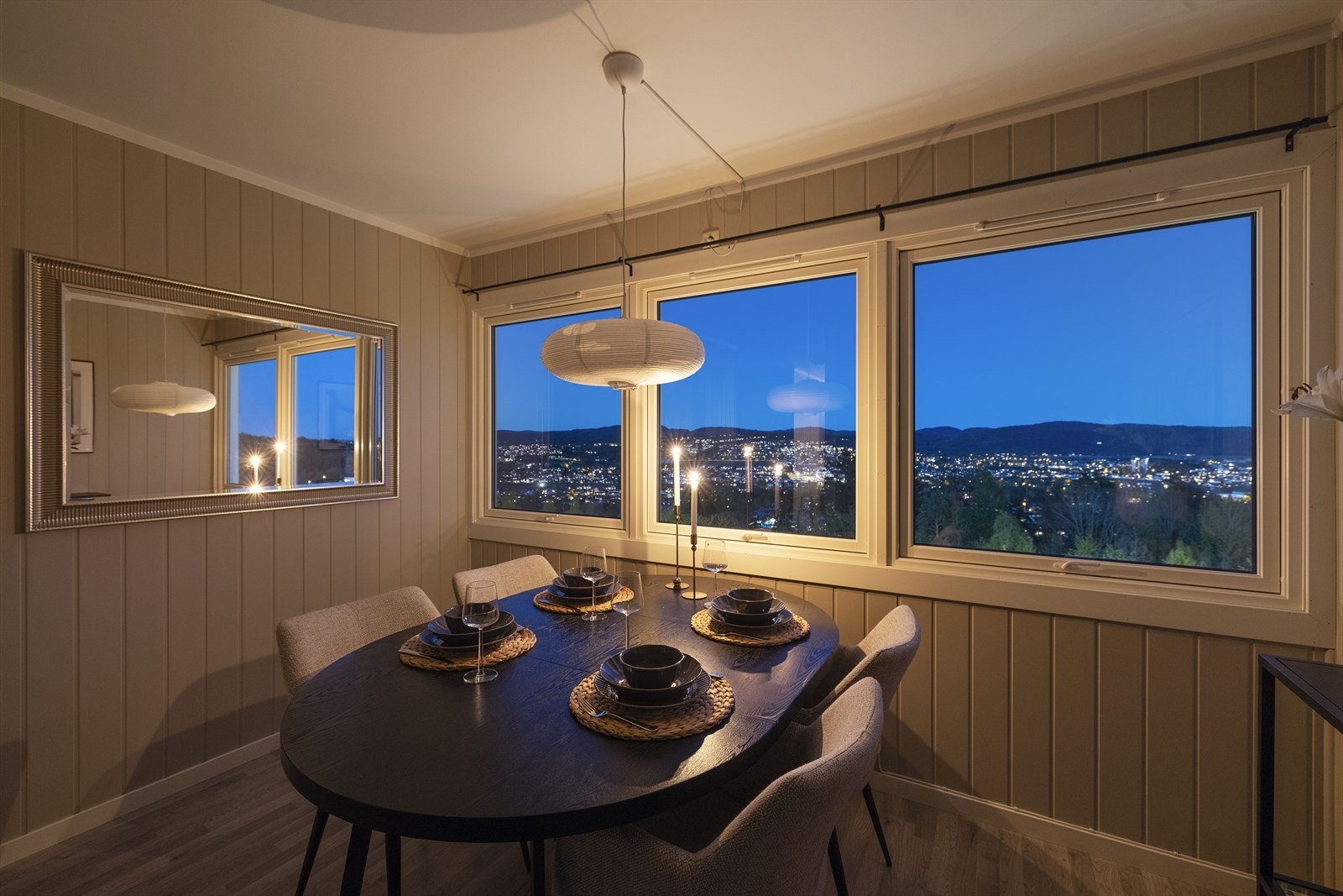 Grenland lyser opp på kveldstid Galleribilde