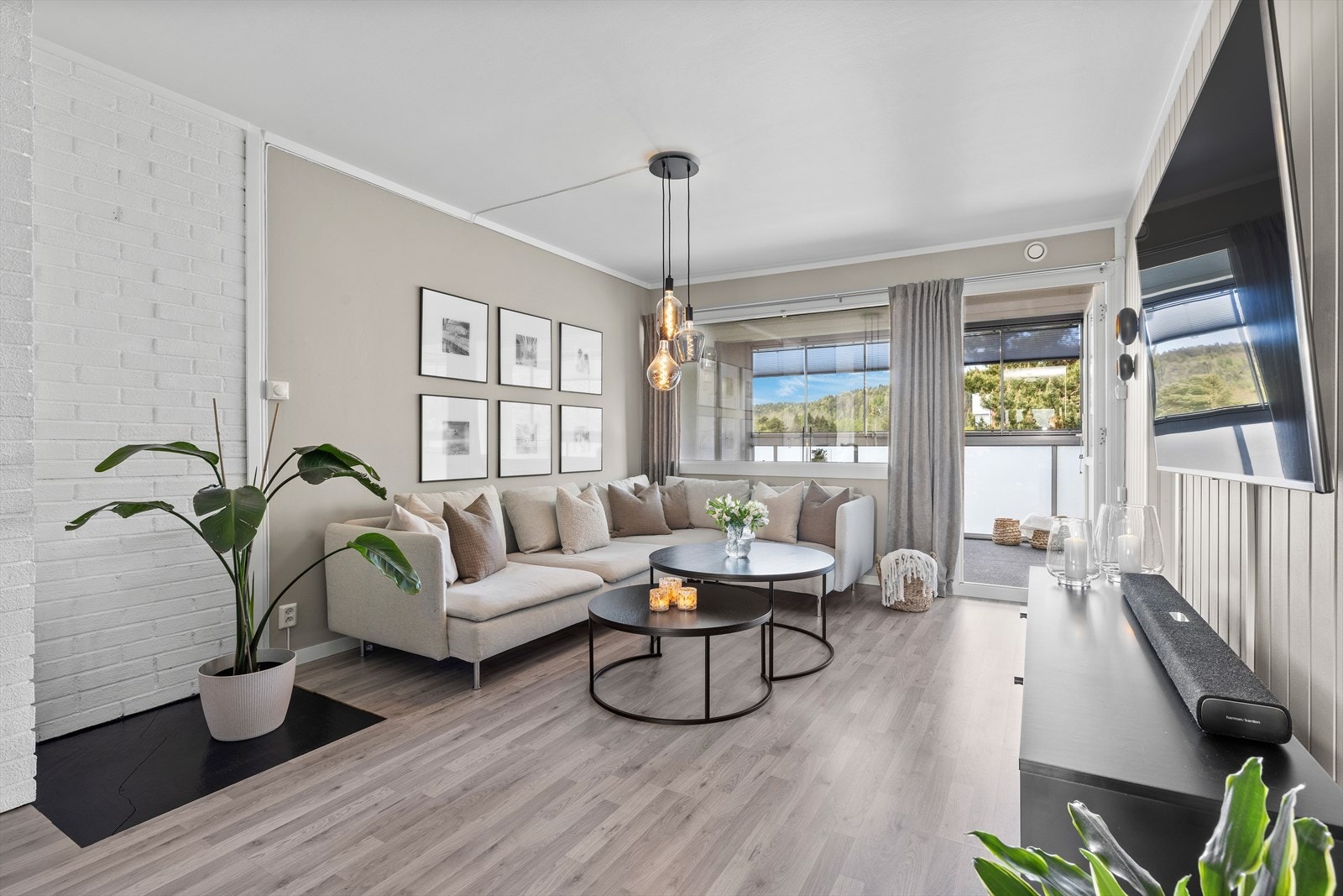 Fra stuen er det utgang til balkongen Galleribilde