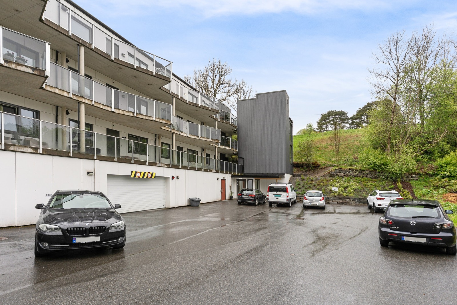 Sameiet har gjesteparkeringer. Galleribilde