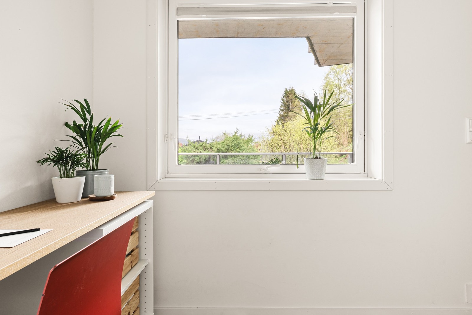 Plass til kontorløsning. Stort vindu og god rømning. Galleribilde