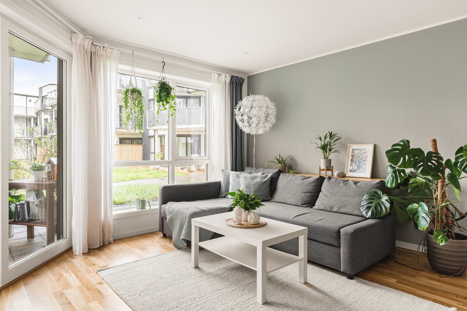 Stuen har en god utforming som gjør det enkelt å innrede. Galleribilde