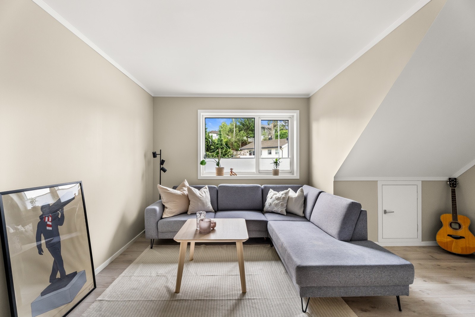 Det er også lagt laminat i annen etasje Galleribilde