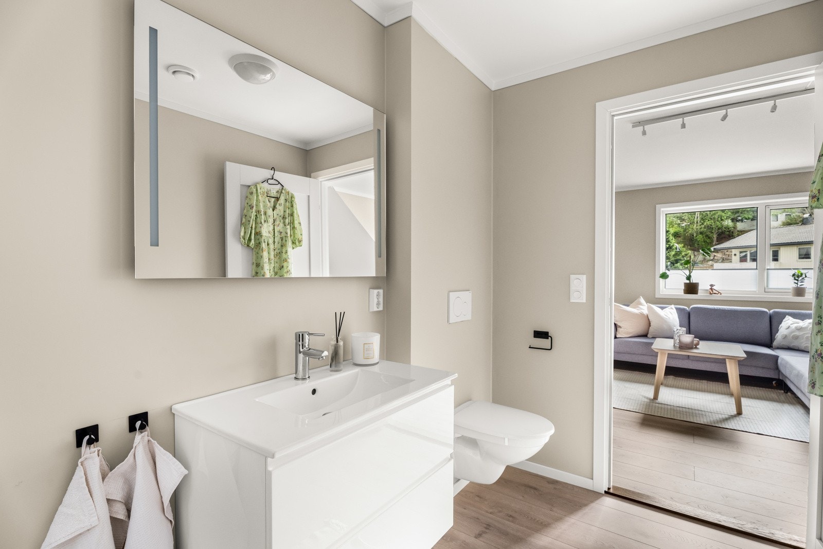 Det er et praktisk toalettrom i annen etasje Galleribilde