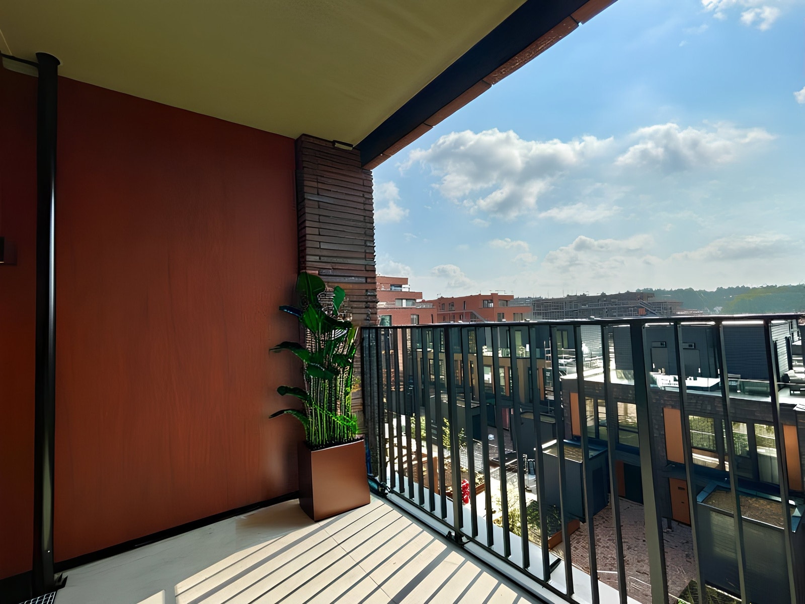 Balkongen har utsikt over Takhaven og sørover Kråkerøy Galleribilde