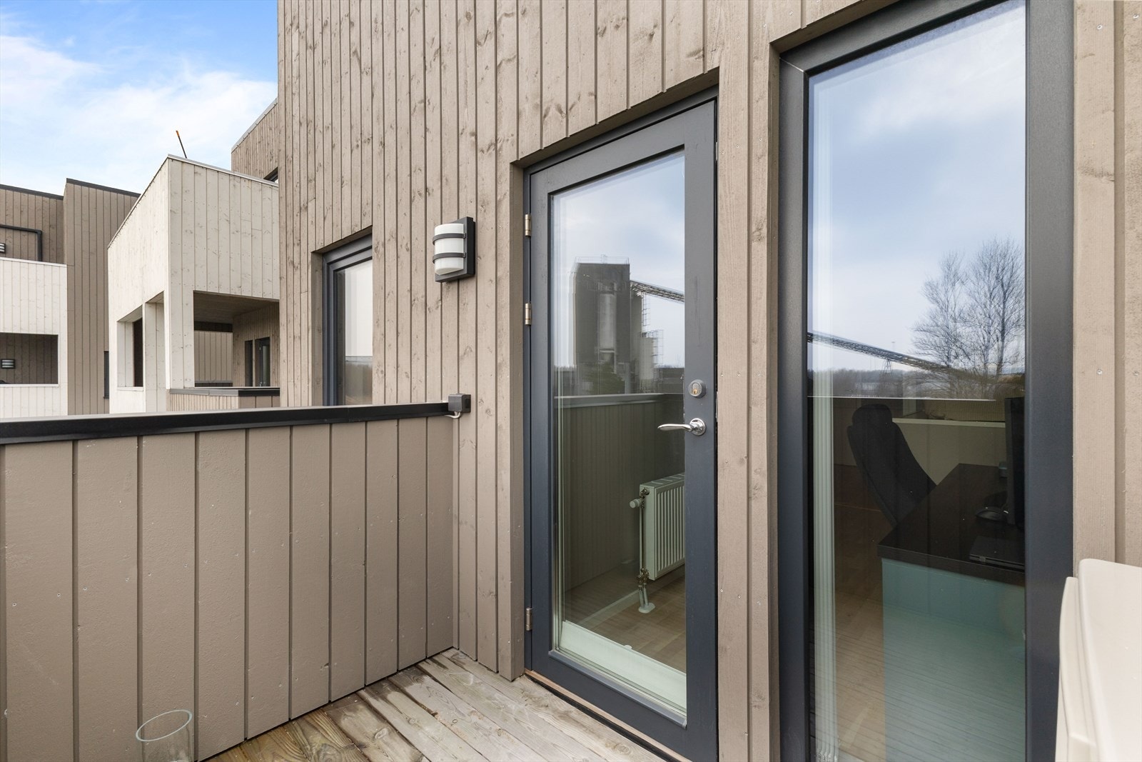 Fra dette soverommet har du adkomst til en koselig altan. Galleribilde