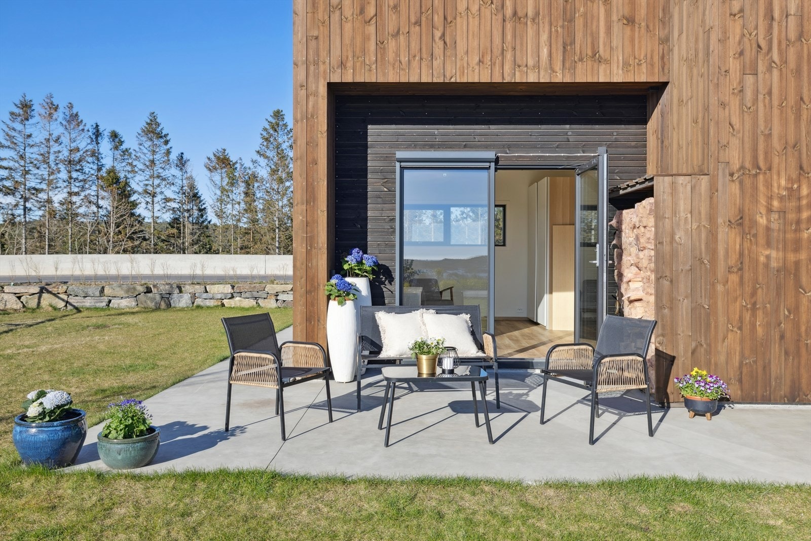 Her er det også rikelig med plass til å sette opp en trampoline, hvor barna kan hoppe og leke i timevis. Galleribilde