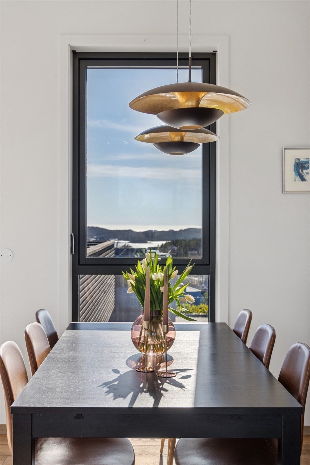 Fra spiseplassen kan du nyte den flotte utsikten. Galleribilde