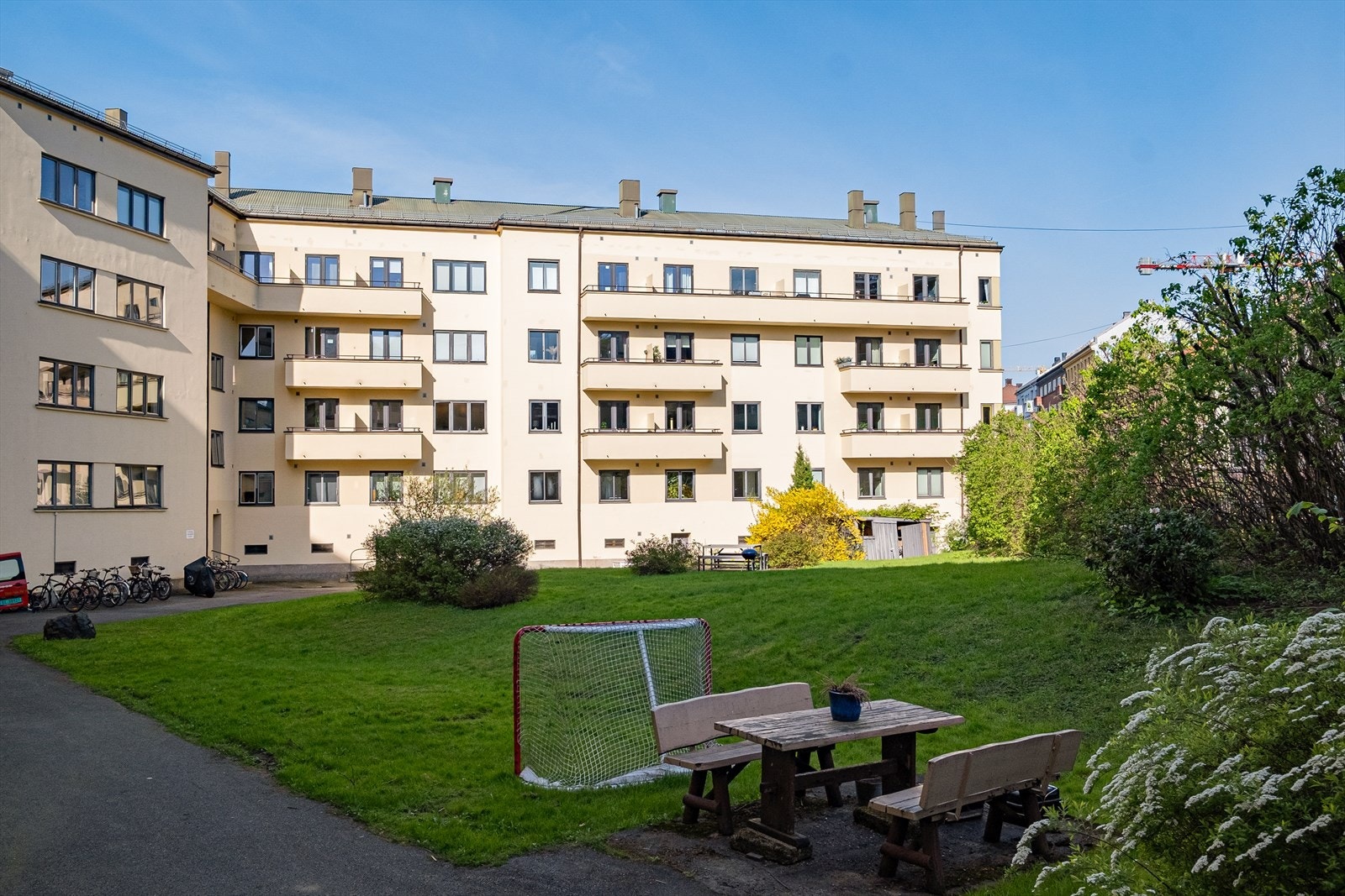 Bakgård Galleribilde