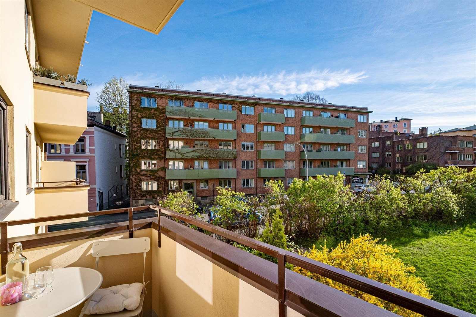 En lys og arealeffektiv 3-roms selveierleilighet med åpen stue-/kjøkkenløsning og 2 soverom Galleribilde