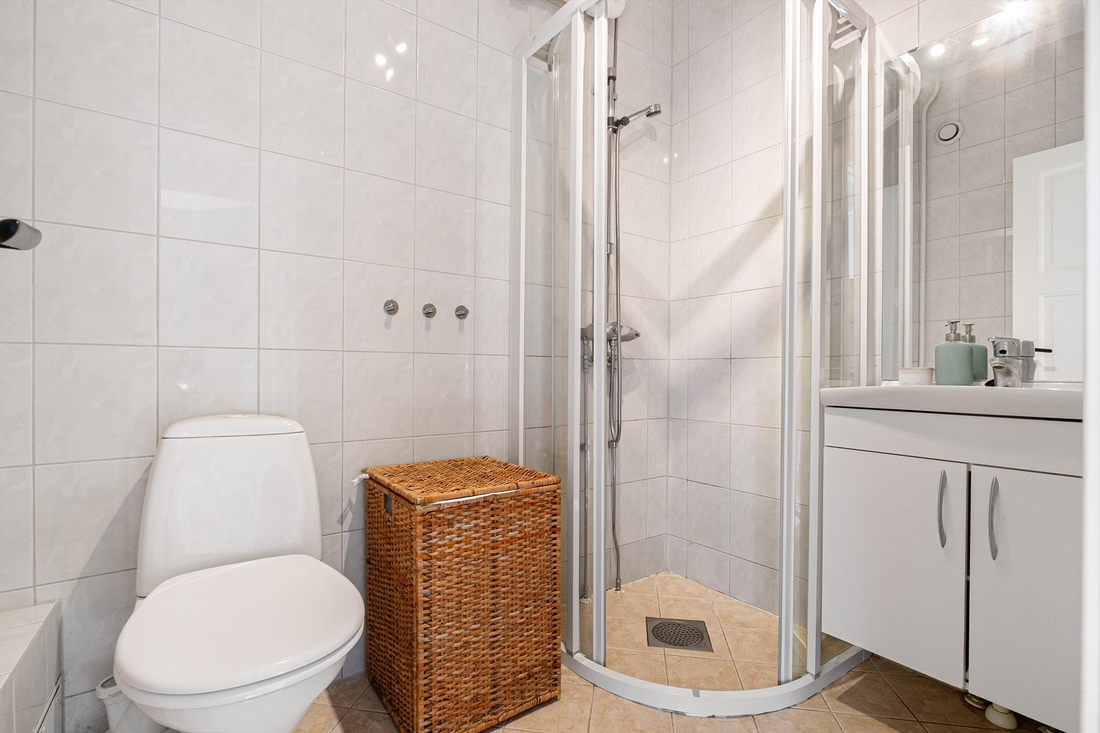 Bad fra 2005 med elektrisk gulvvarme Galleribilde