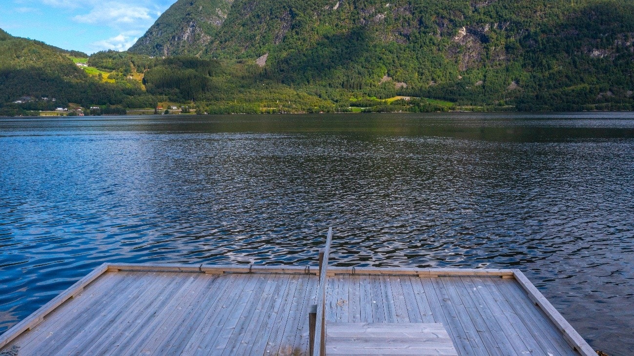 Eigedomen har ein super nærleik til Førdefjorden Galleribilde