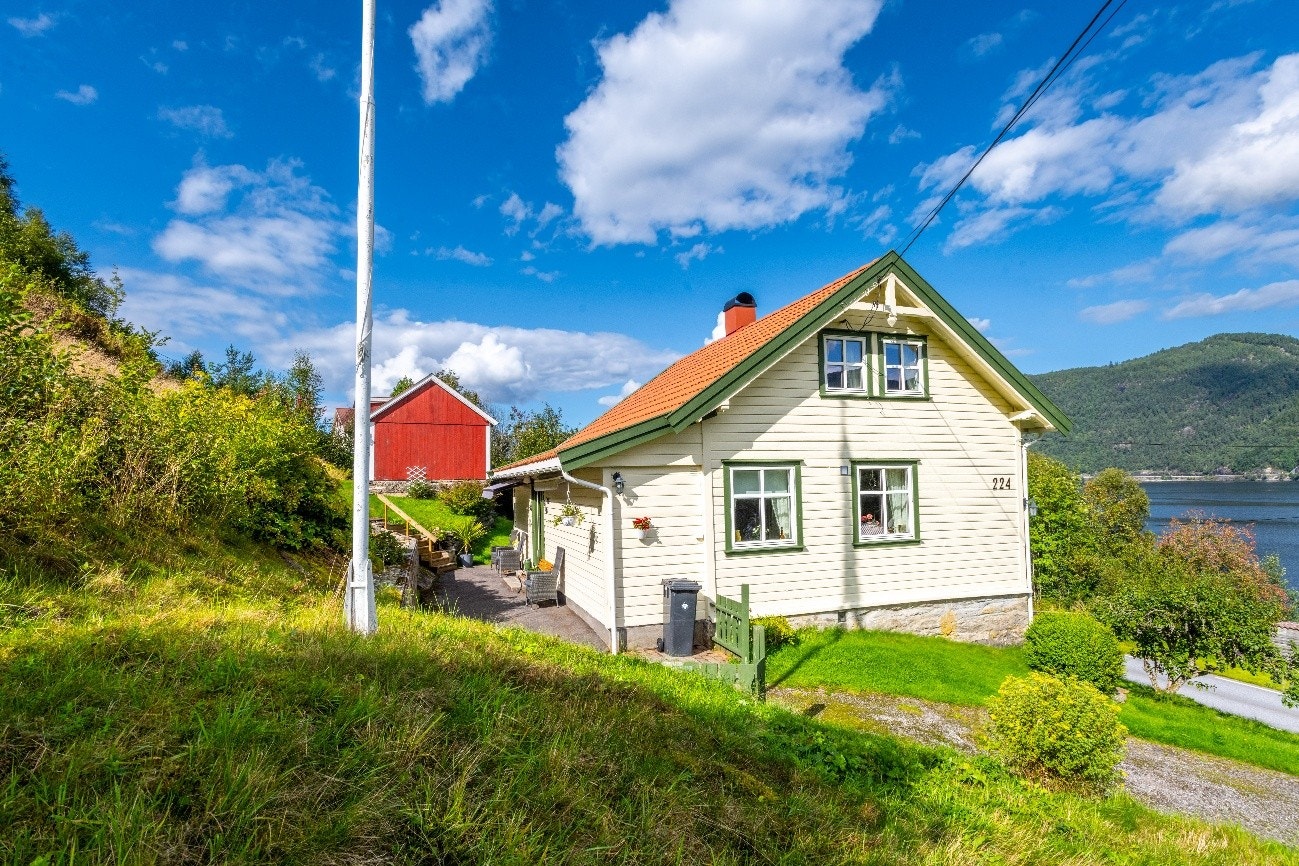 Eigedomen ligg i eit roleg område med lite trafikk Galleribilde