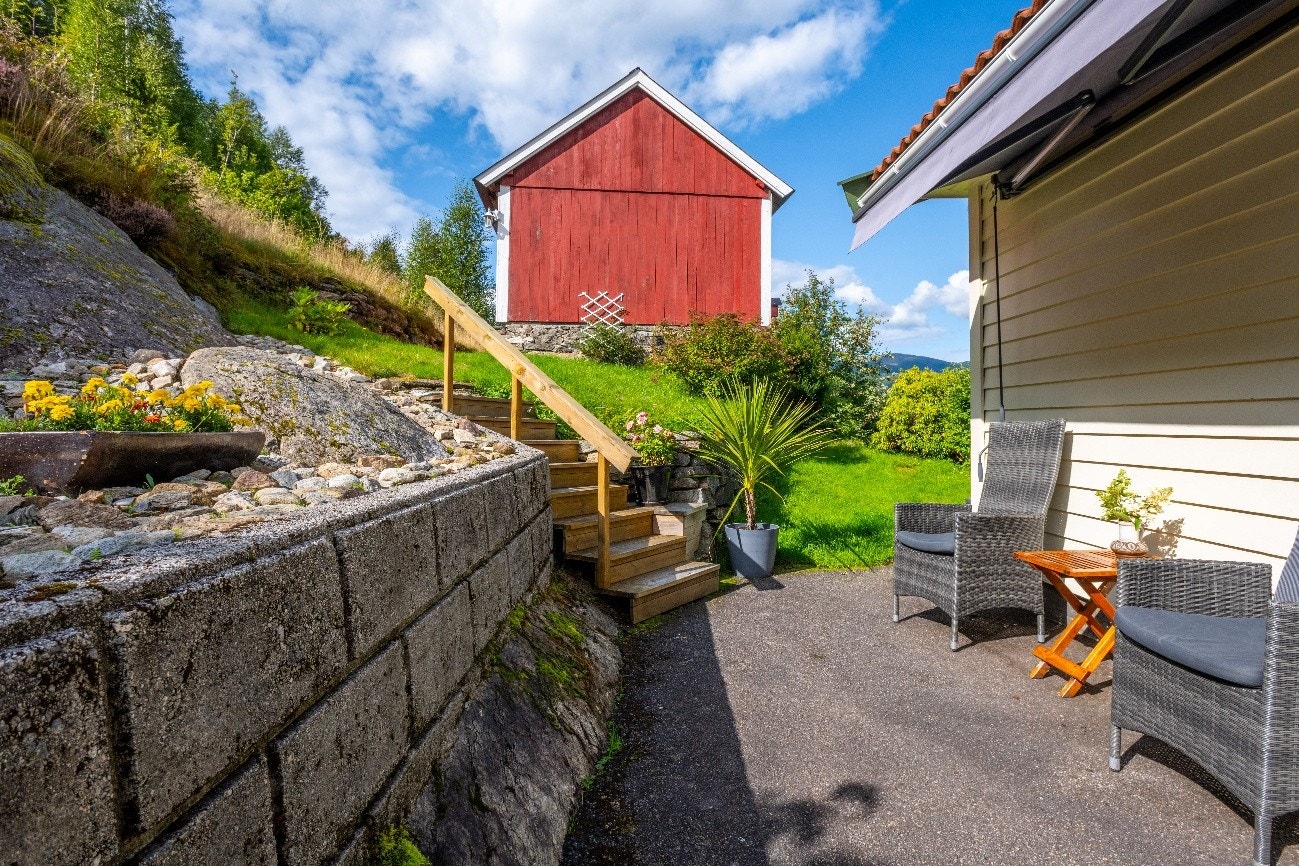 Fint uteområde ved entré merk også markise! Galleribilde