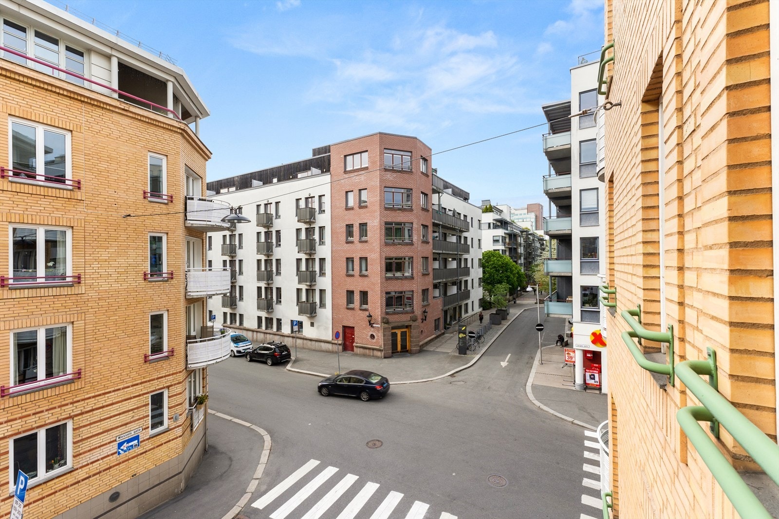Wessels gate er en rolig og enveiskjørt gate. Coop Extra ligger rett rundt hjørnet fra leiligheten. Galleribilde
