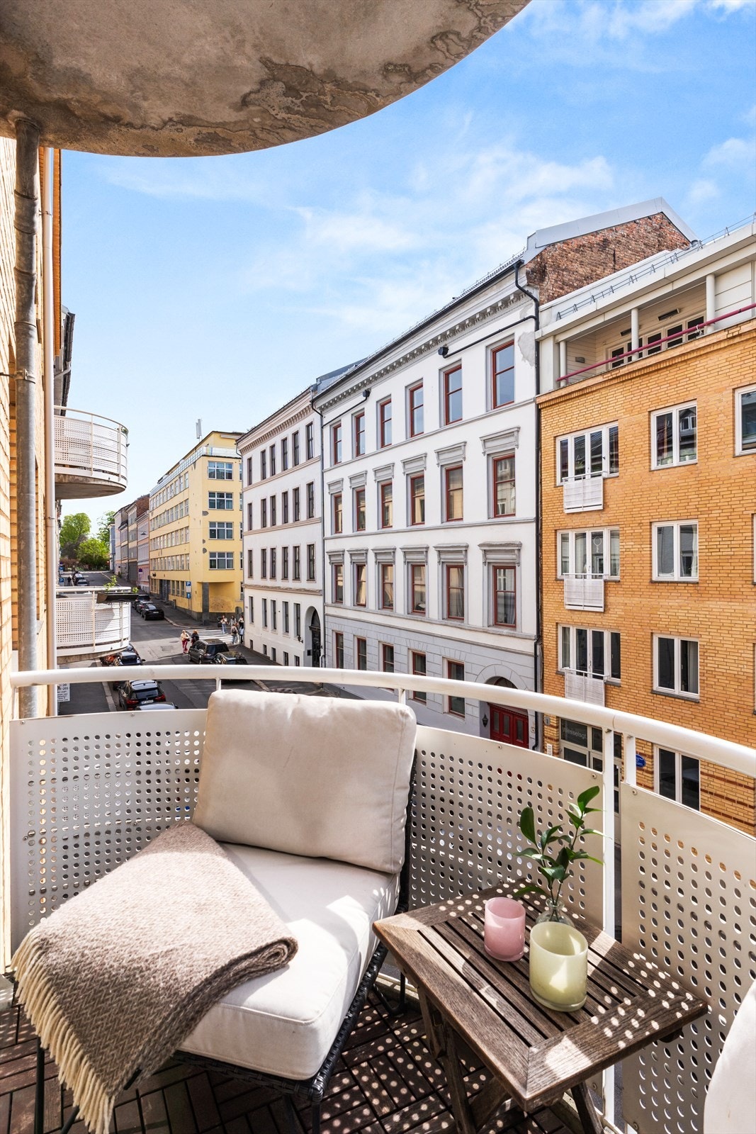 Utsikt opp Wessels gate mot Vår Frelsers Gravlund. Baker Hansen ligger i enden av gata. Galleribilde