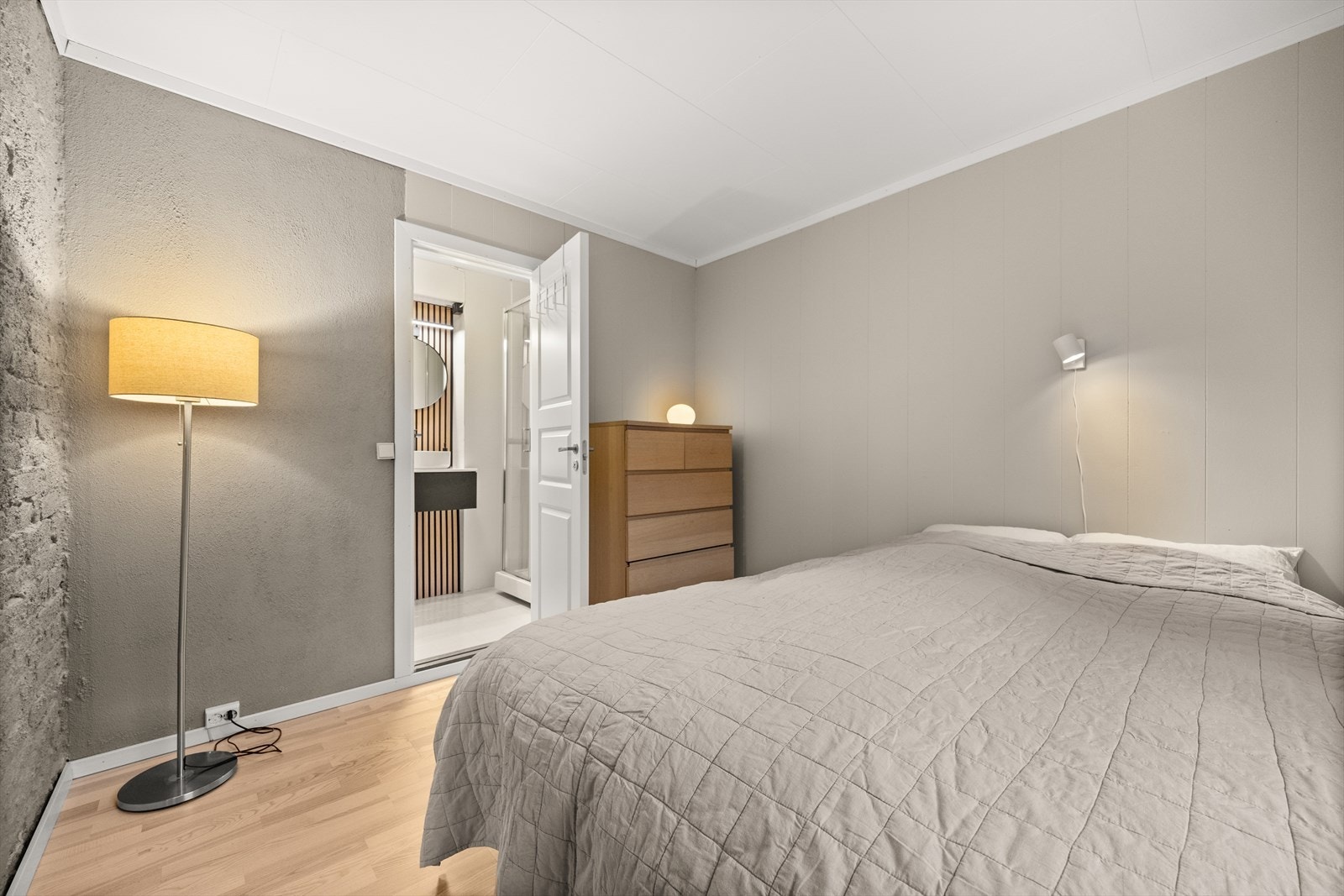 Adkomst til badet fra soverommet Galleribilde