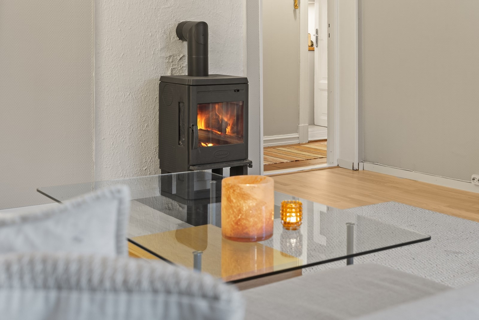 Peisovn i stue som bidrar til en lun atmosfære Galleribilde