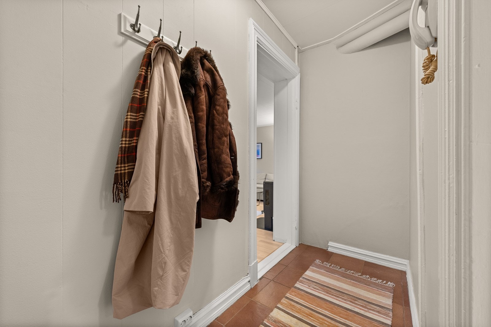 Entré med plass til å henge av seg yttertøy Galleribilde