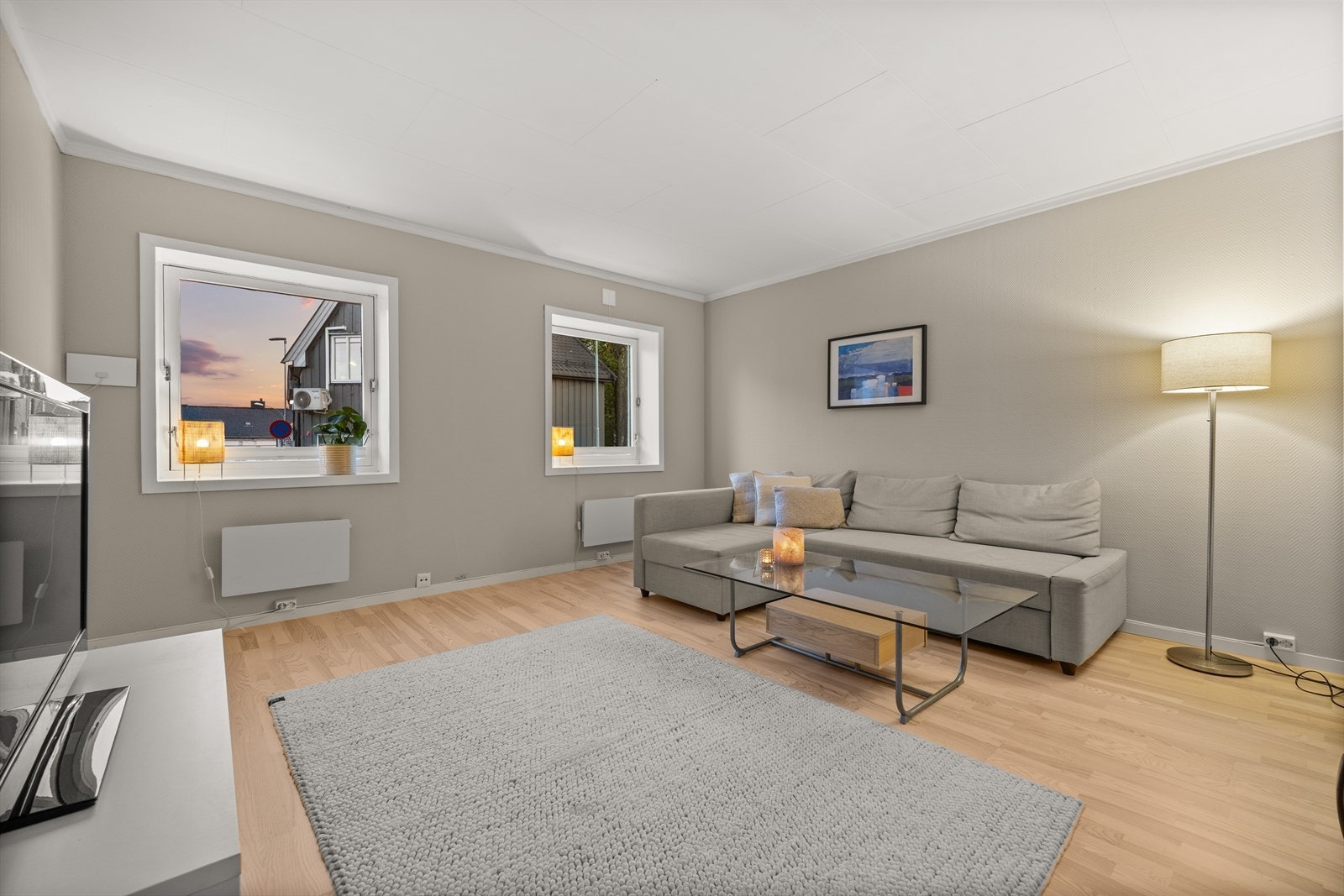 Lys og fin stue med oppgraderte overflater fra 2022 Galleribilde