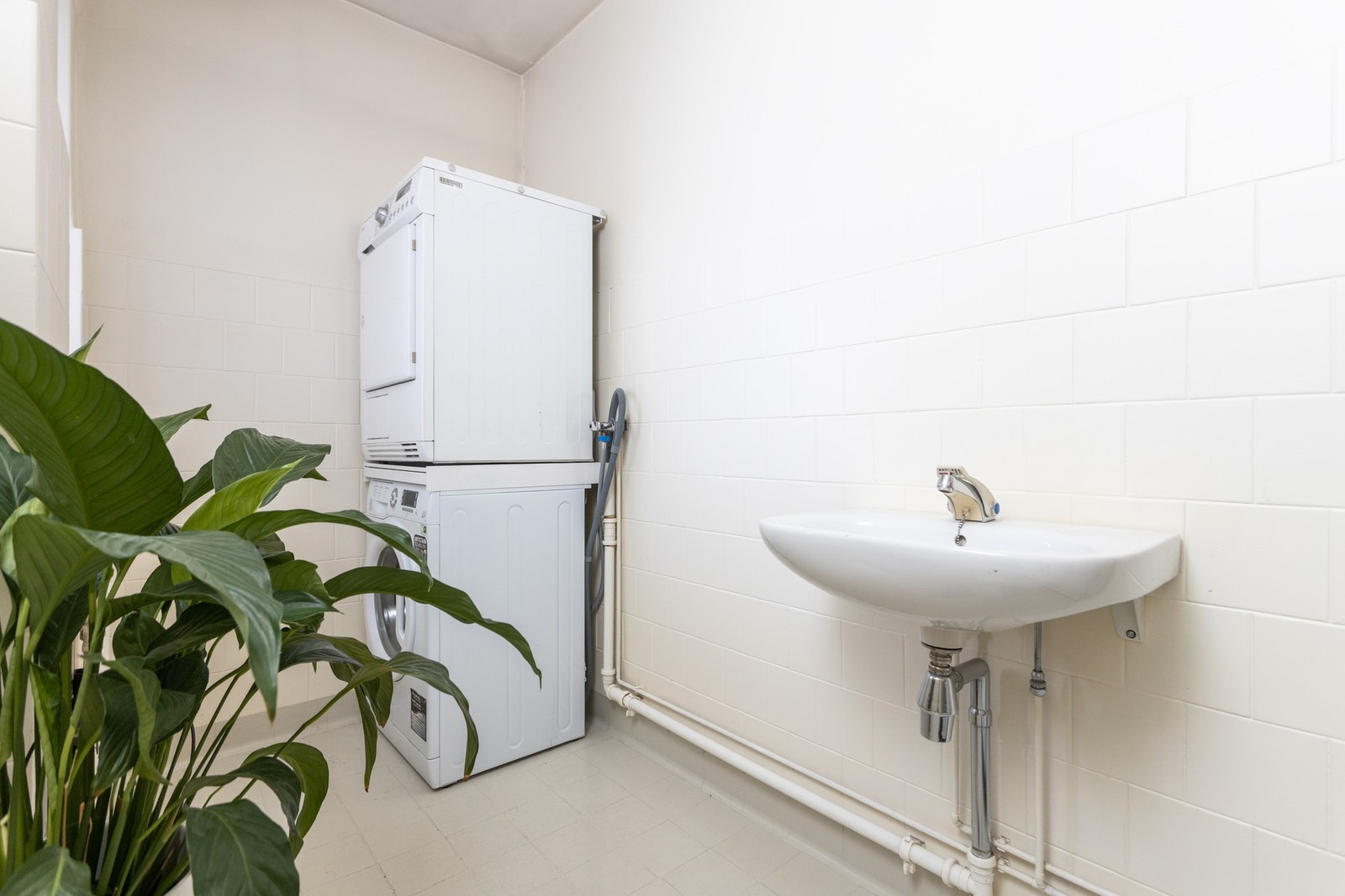 Opplegg for vaskemaskin og vask Galleribilde