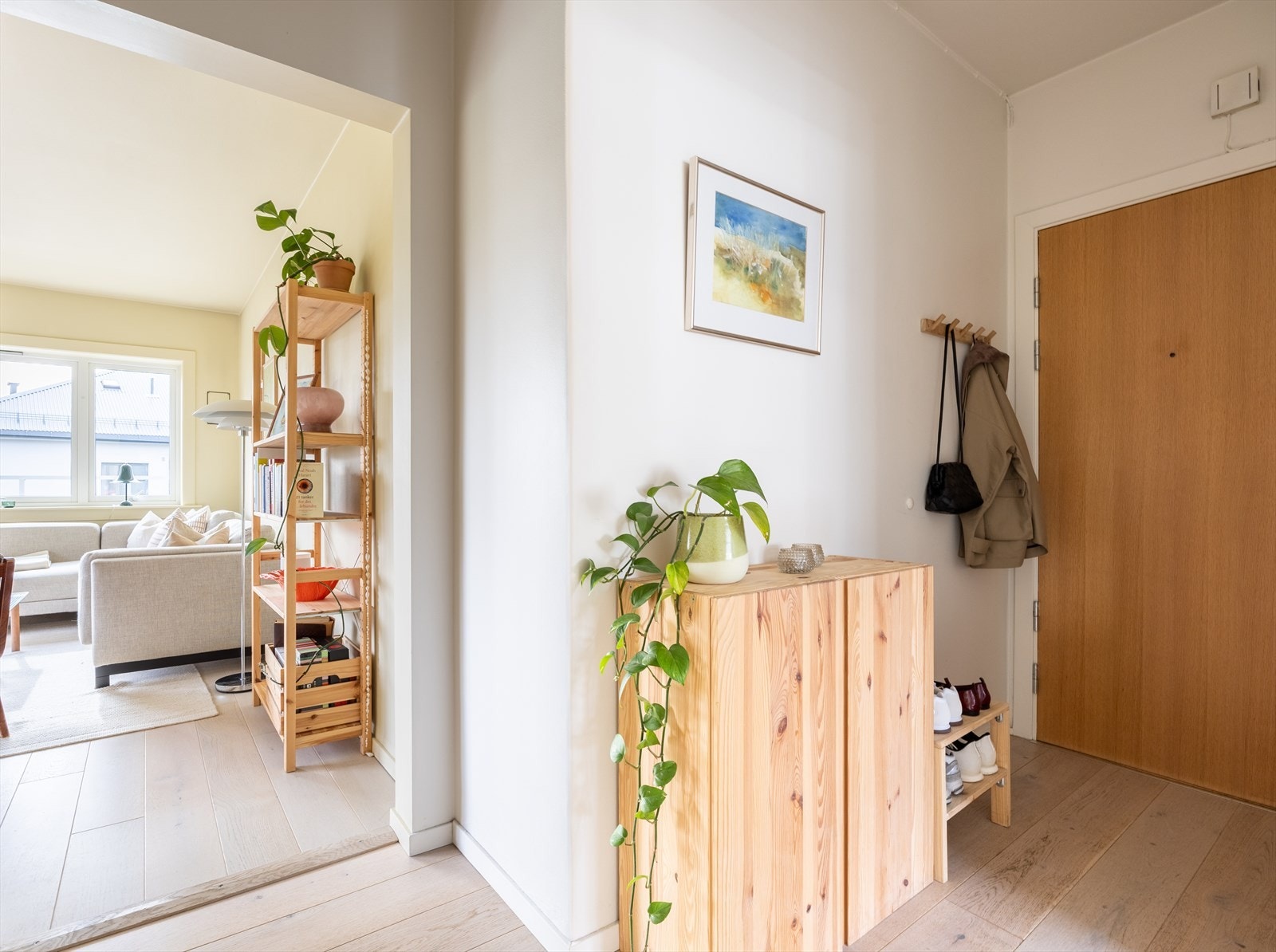 Fra entrè har du tilgang til alle rommene i leiligheten Galleribilde