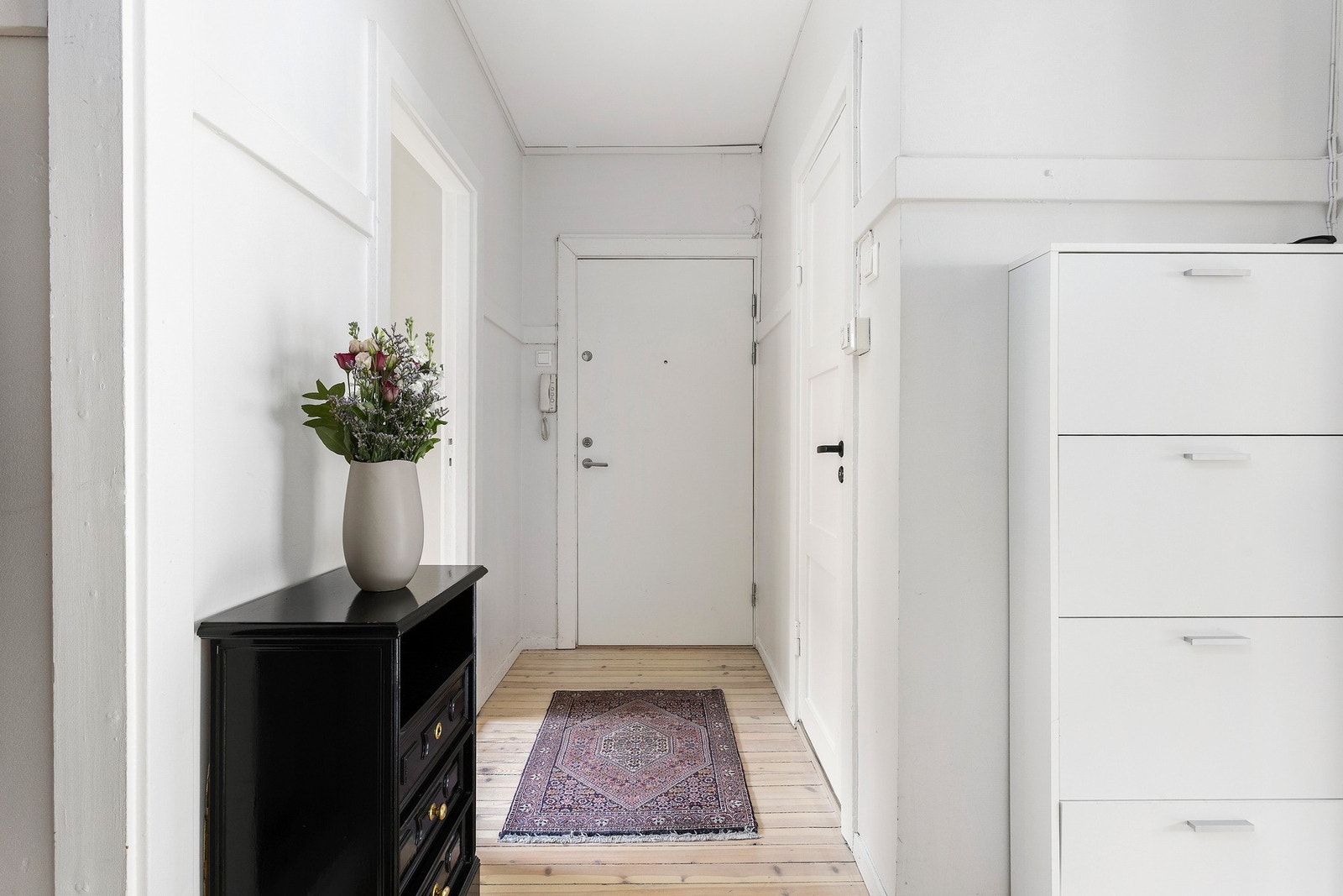 Lys og innbydende entré. Galleribilde