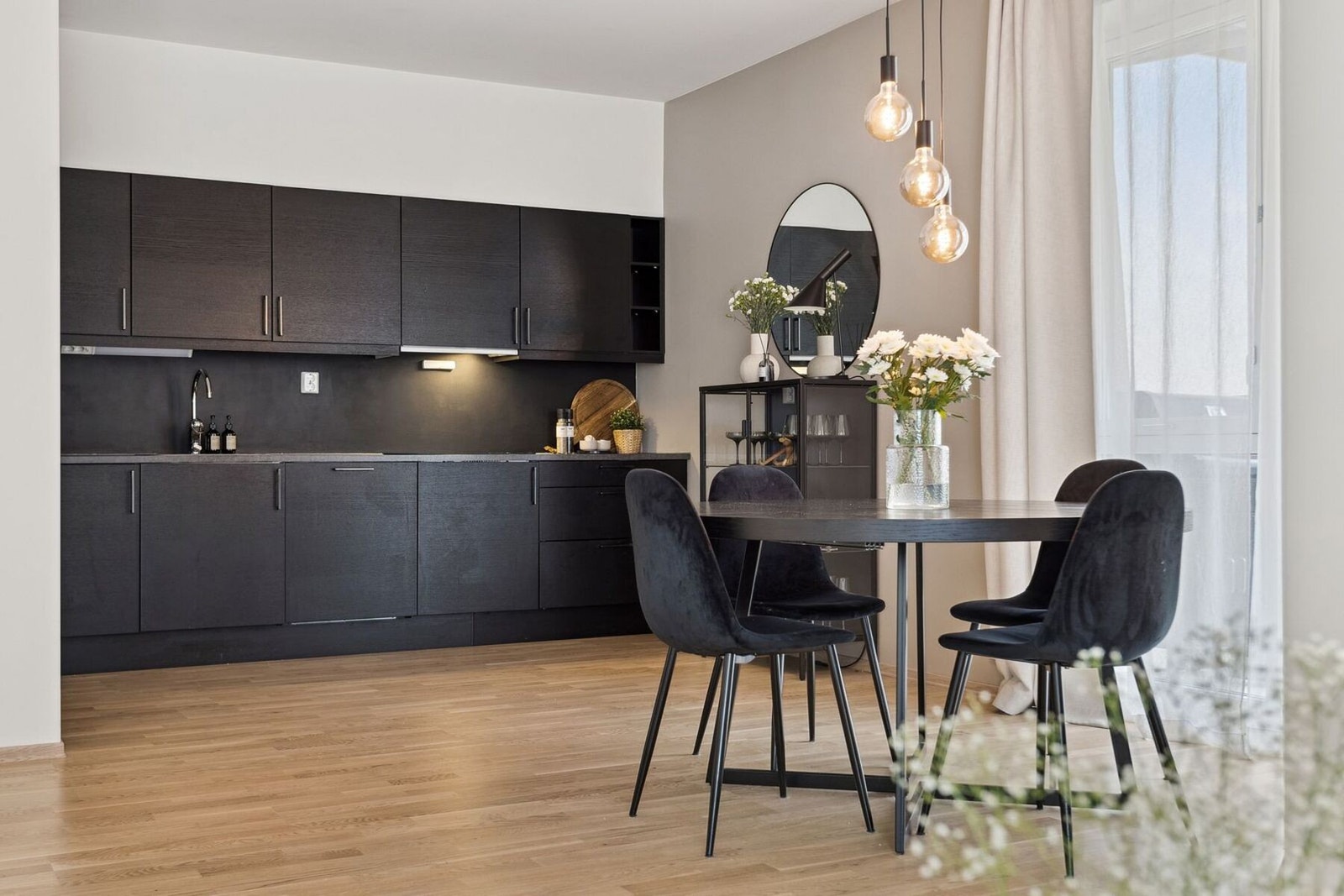 Leiligheten har praktisk bod i tilknytning til stuen. Kan praktisk brukes som matbod. Galleribilde