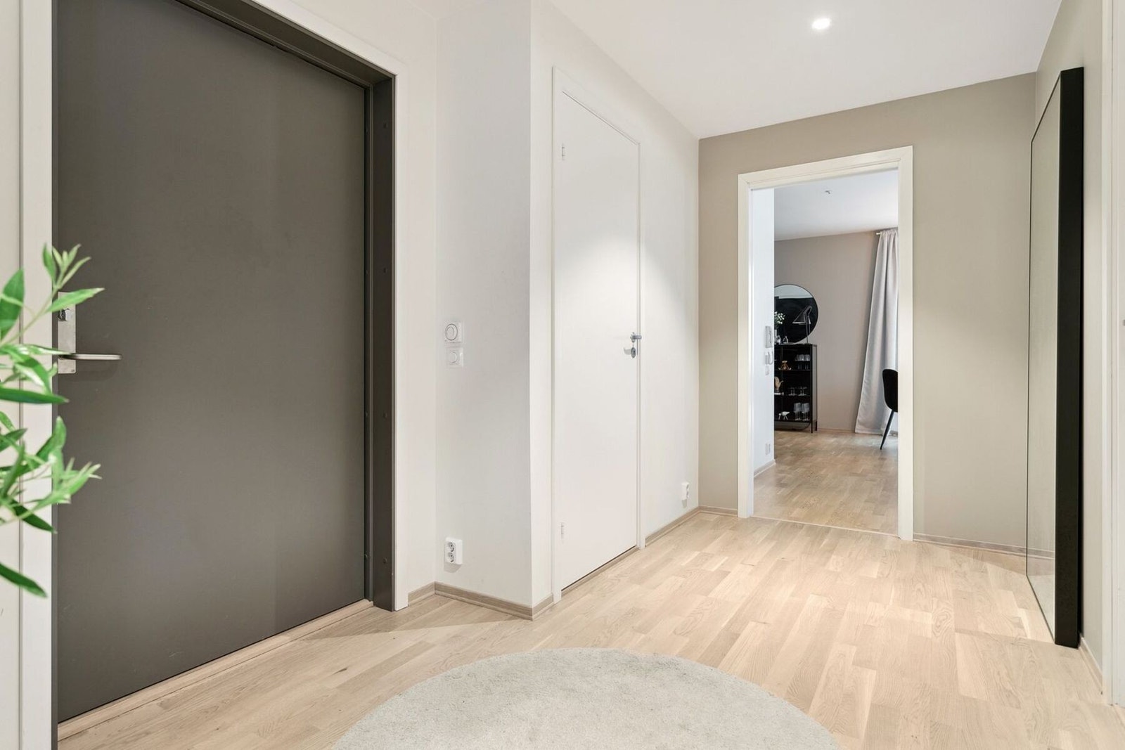 Romslig entre på 7,9kvm. Galleribilde