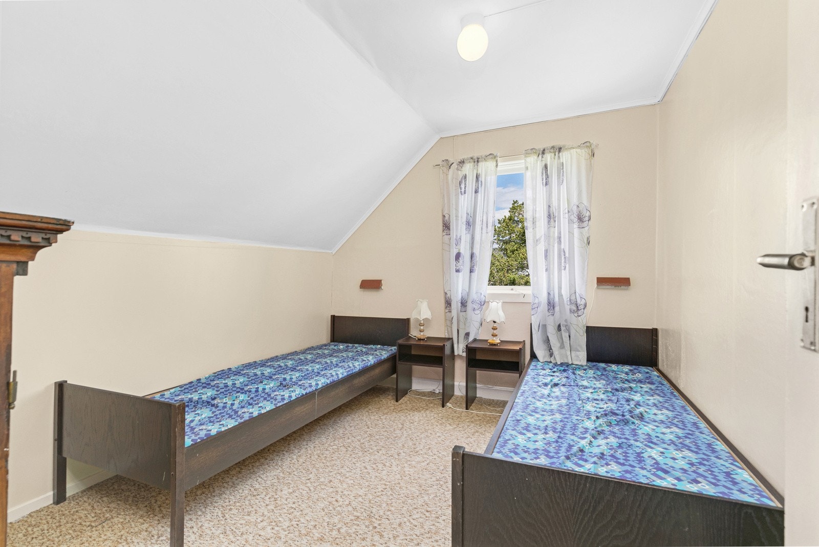 Boligen har totalt 4 soverom, hvor alle er i 2. etasjen. Galleribilde