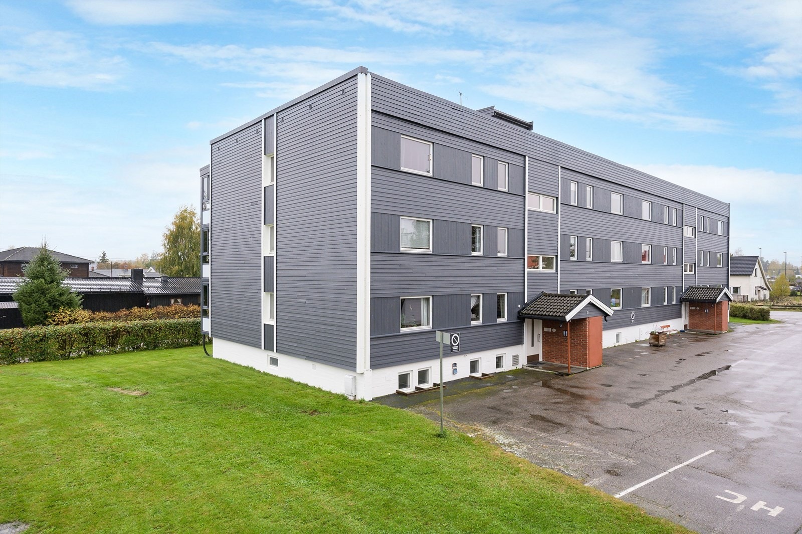 Borettslaget har god vedlikeholdshistorikk med bla. rehabilitering av tak og utvendig oppussing i 2021-2022. Det er porttelefonanlegg med video. Galleribilde