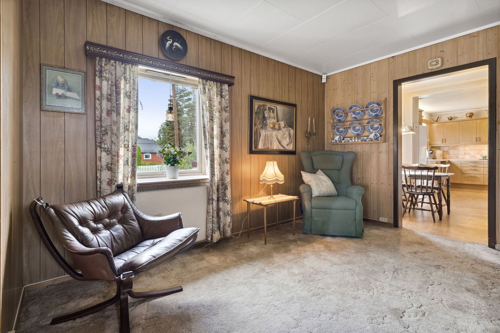 Mellomstue med videre adkomst til spisestue/kjøkken. Galleribilde