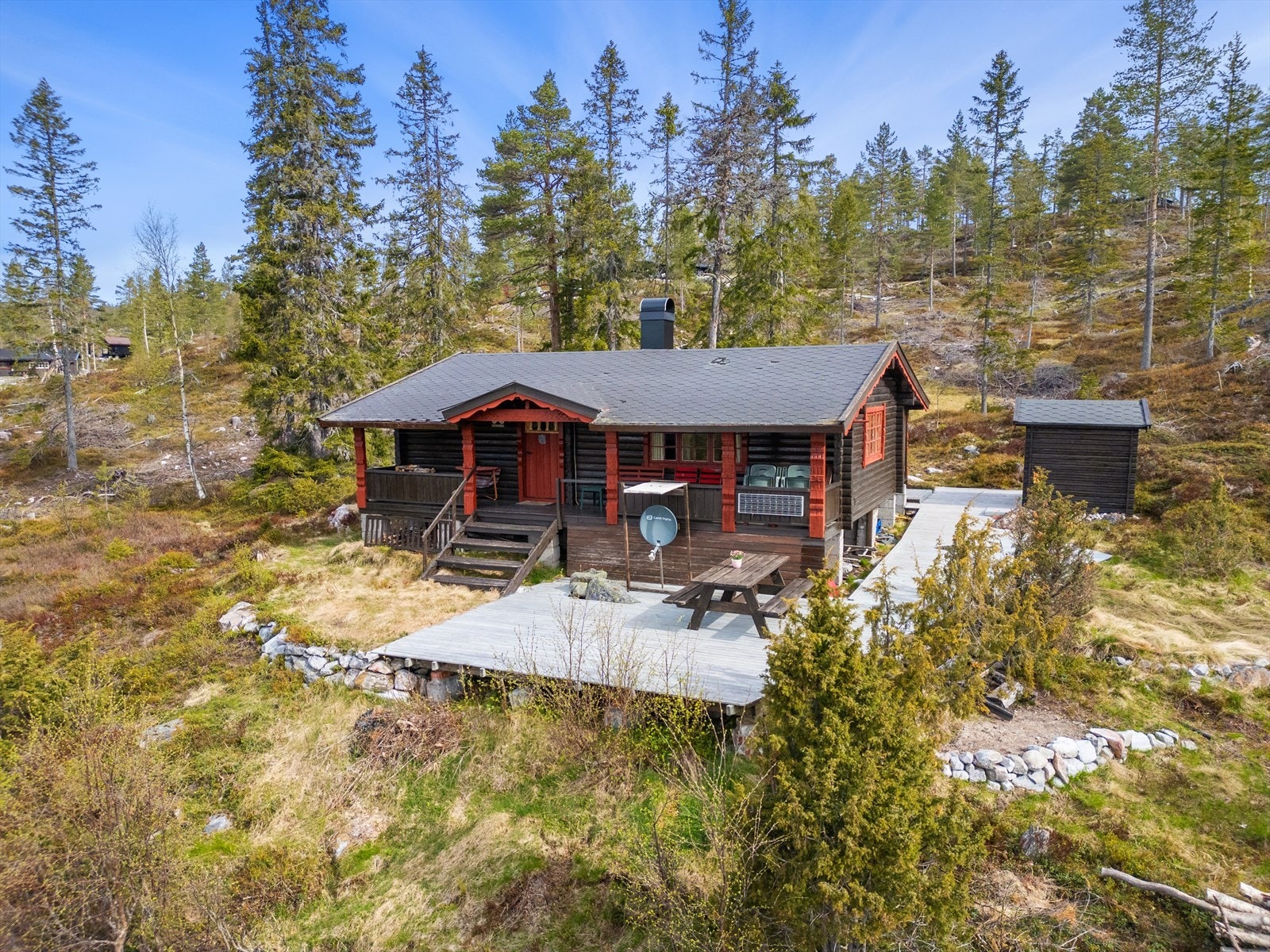 Ei tradisjonell hytte oppført i 1969. Galleribilde