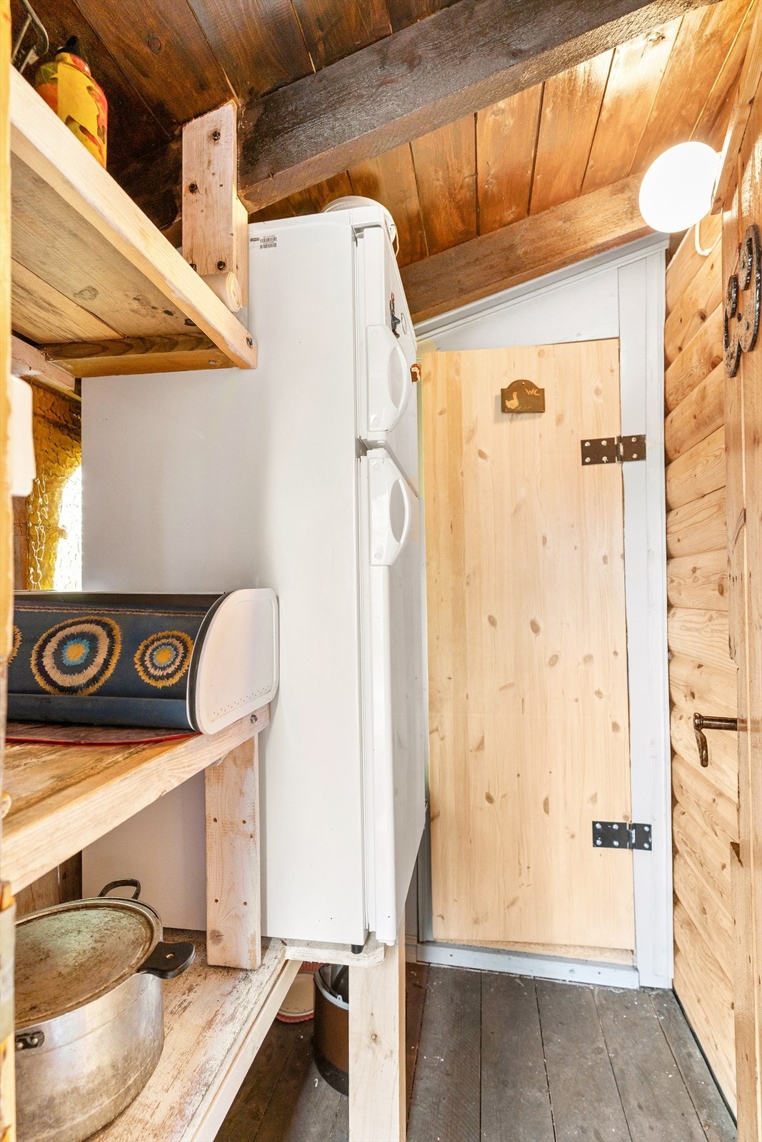 Bod med ekstra plass til kjøleskap. Galleribilde