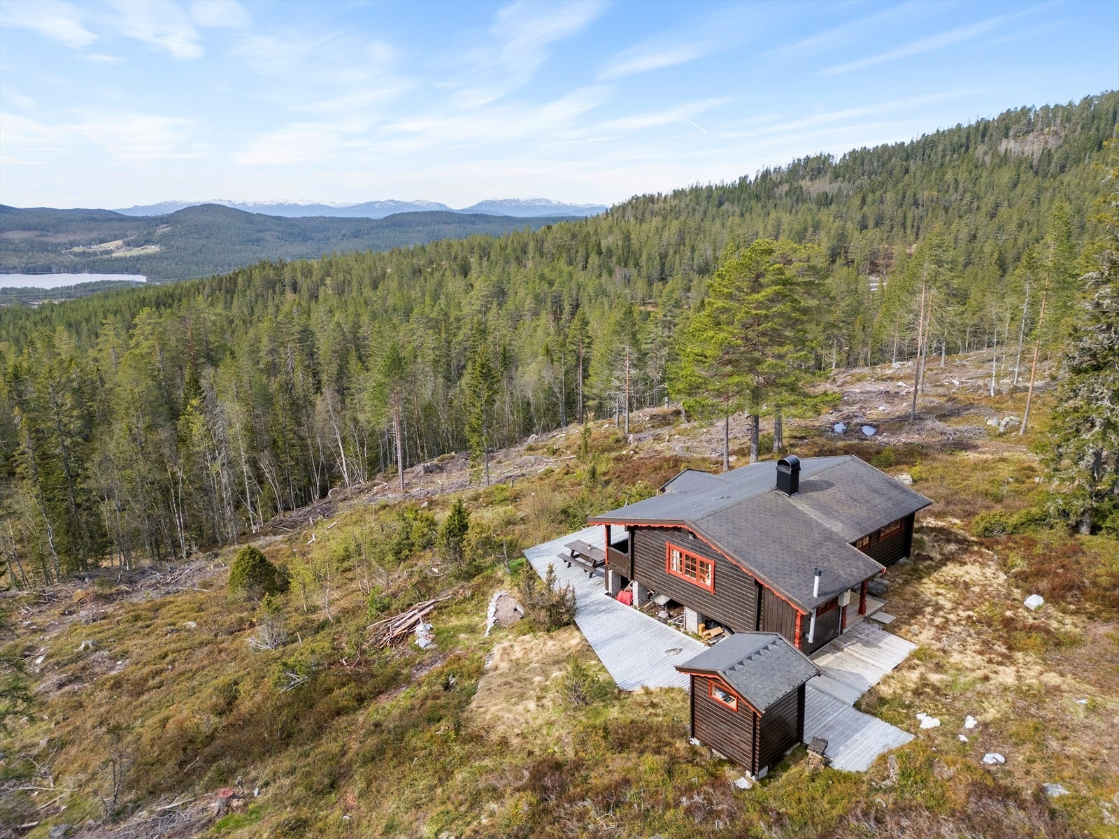 Velkommen til hyggelige Åkrokveien 320, ved foten av Blefjell Sør i Jondalen. Galleribilde