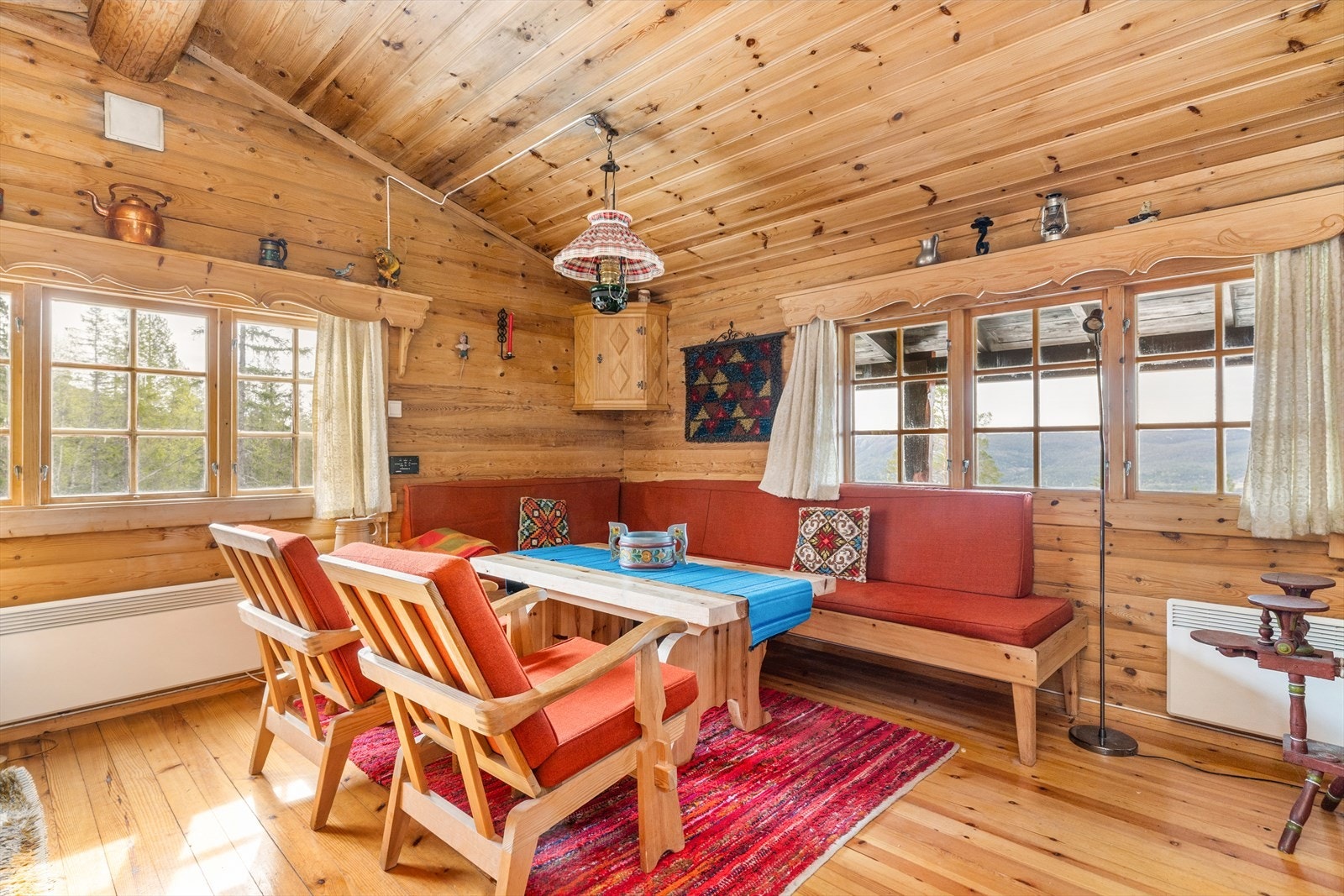 Utsiktsvinduer og godt lysinnslipp. Galleribilde