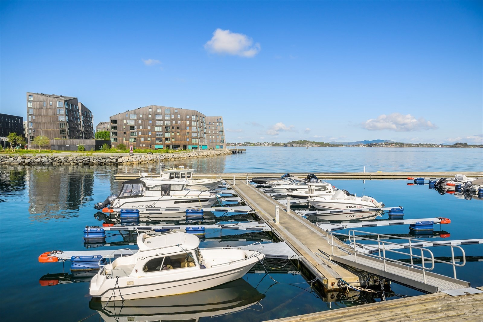 Det er mulighet for å leie båtplass rett utenfor leiligheten Galleribilde