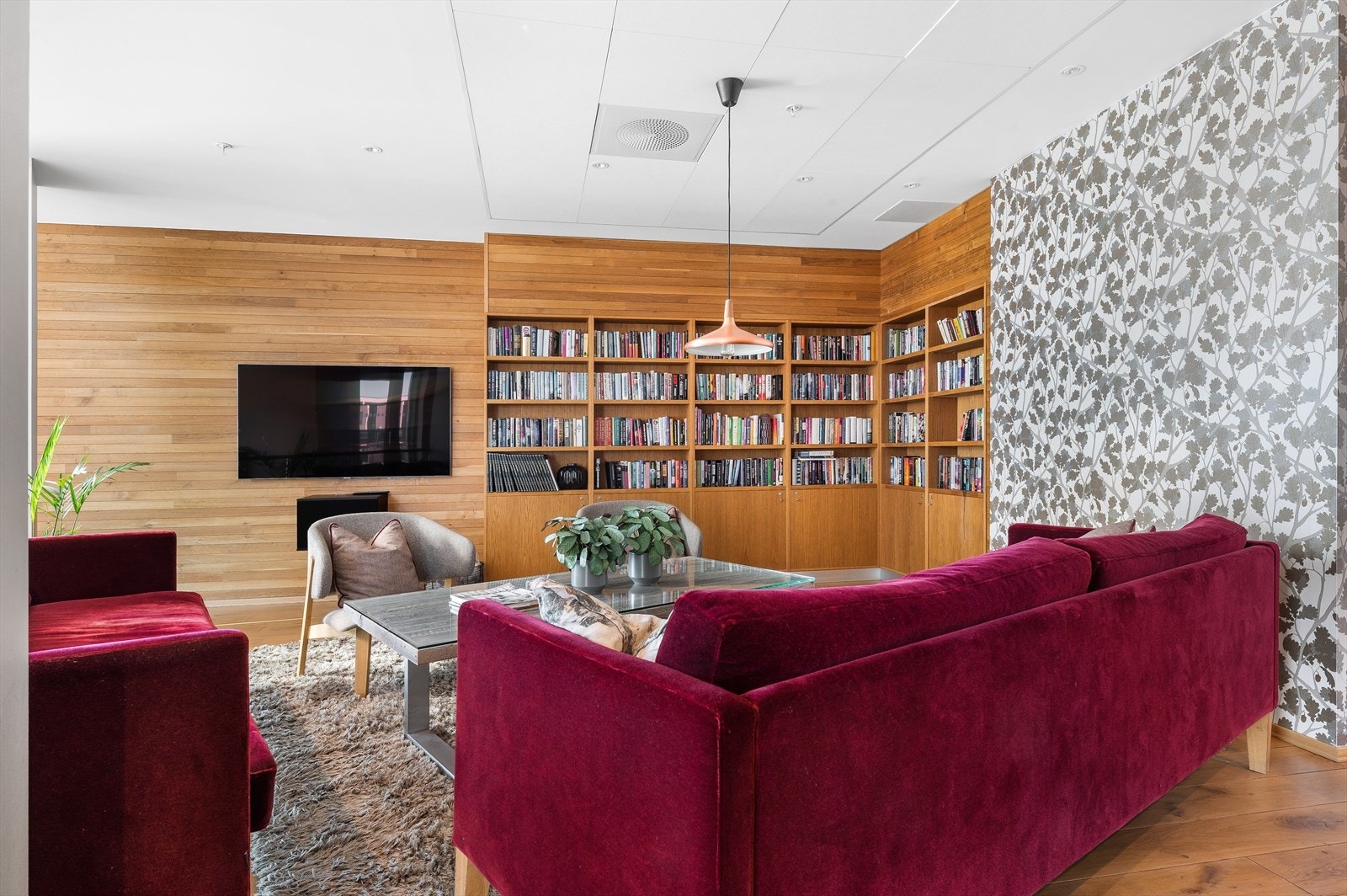 I 2. etasje har du en felles tv-stue. Videre i etasjen har du tilgang til møterom. Galleribilde