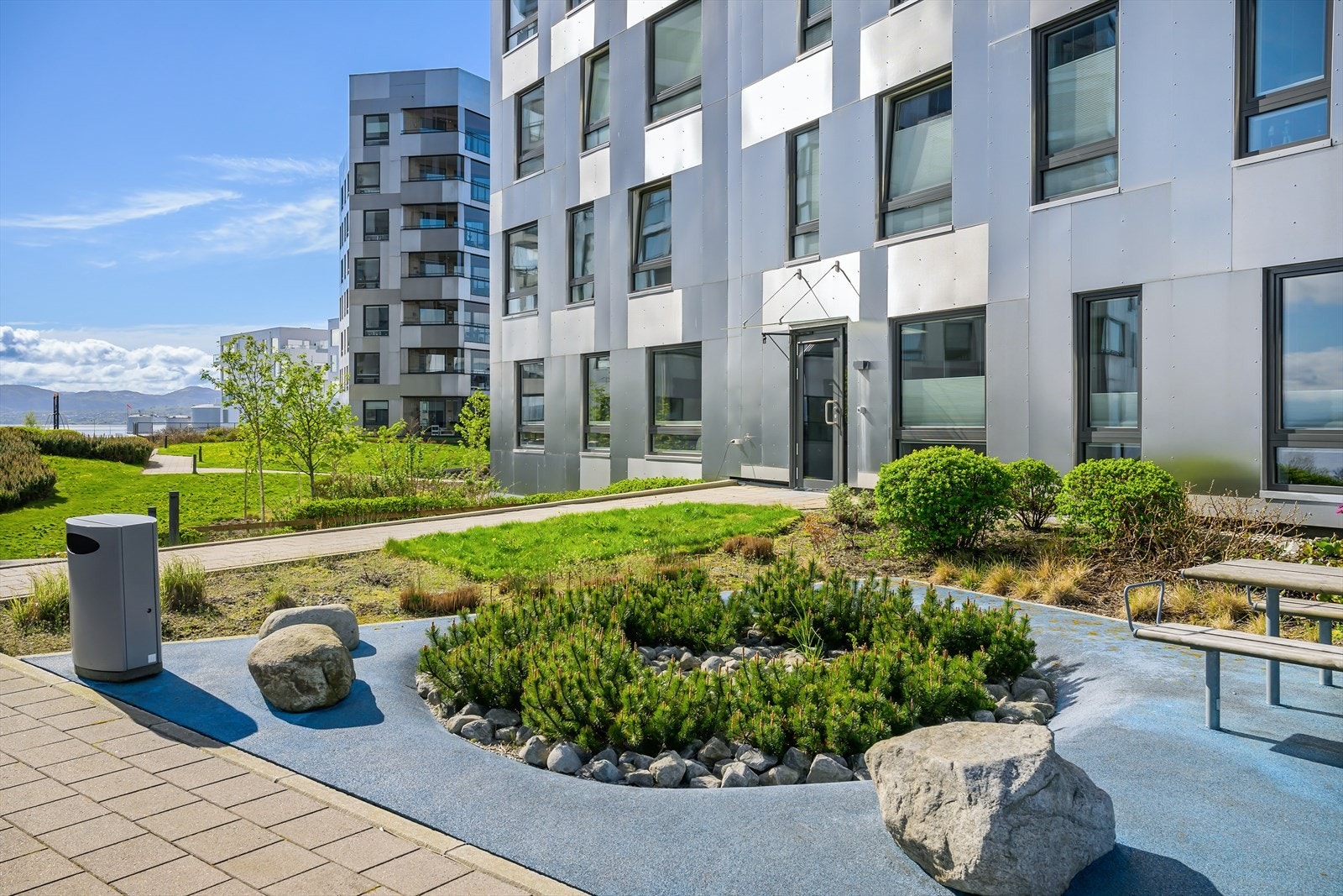 Inngangsparti fra fellesområder hvor en har heisfri og trappefri adkomst til leiligheten Galleribilde