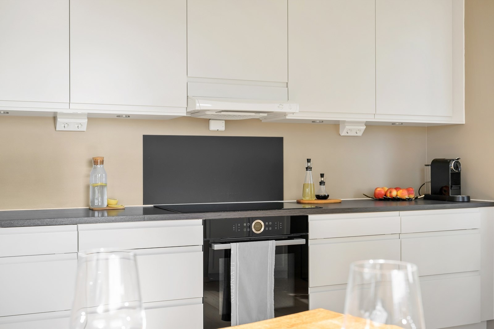 Stilrent og funksjonelt kjøkken Galleribilde