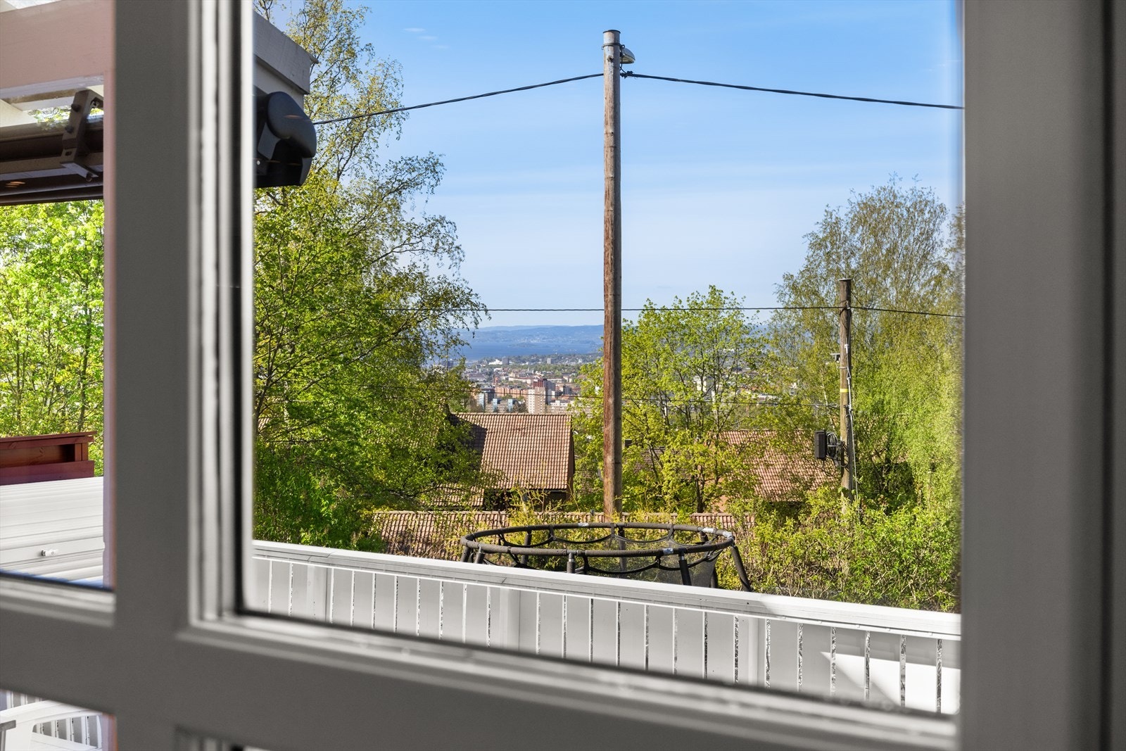 Fra kjøkkenvinduet Galleribilde