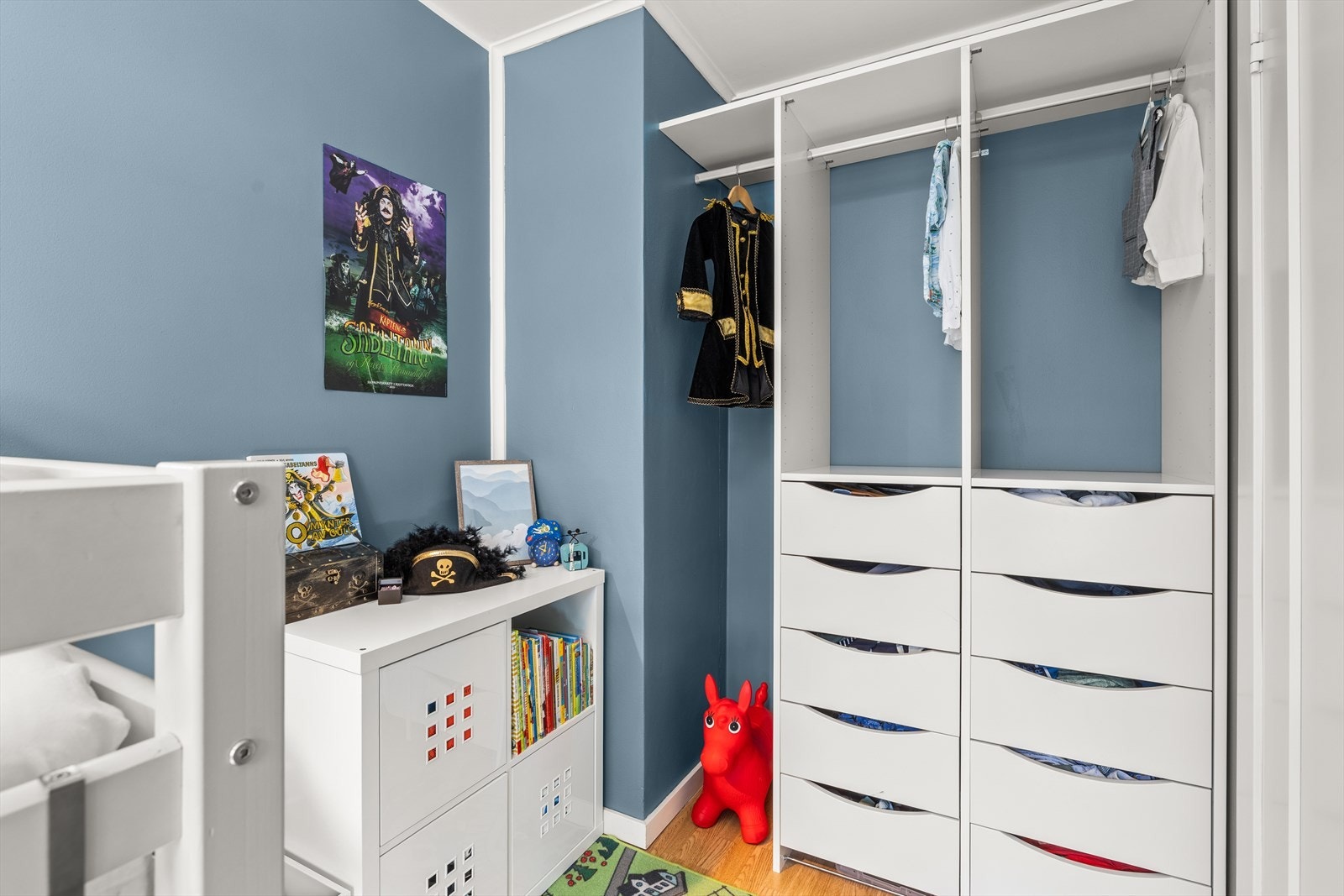 Garderobeløsning i soverom 3 Galleribilde