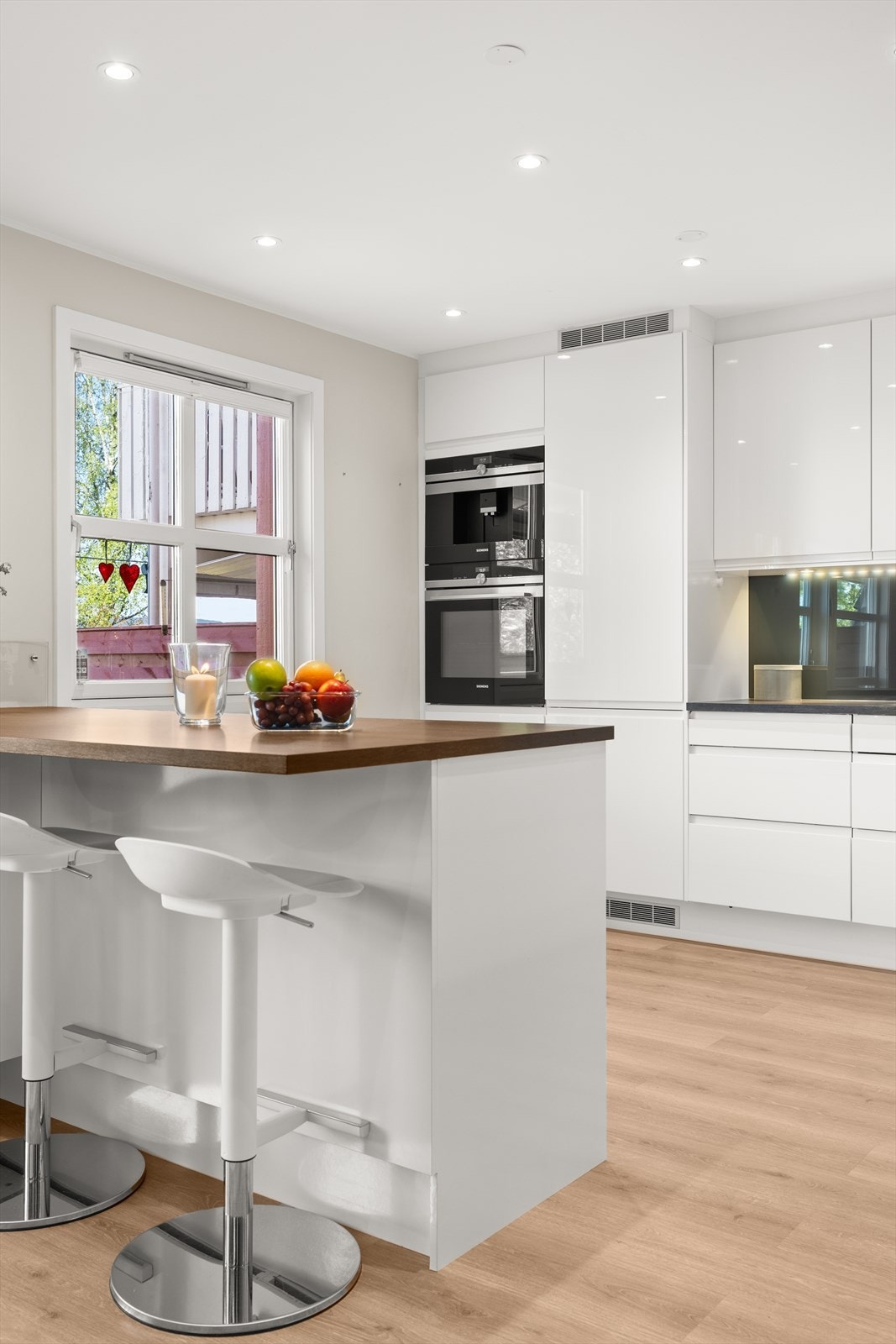 Automatisk vannstopper og komfyrvakt er montert. Galleribilde