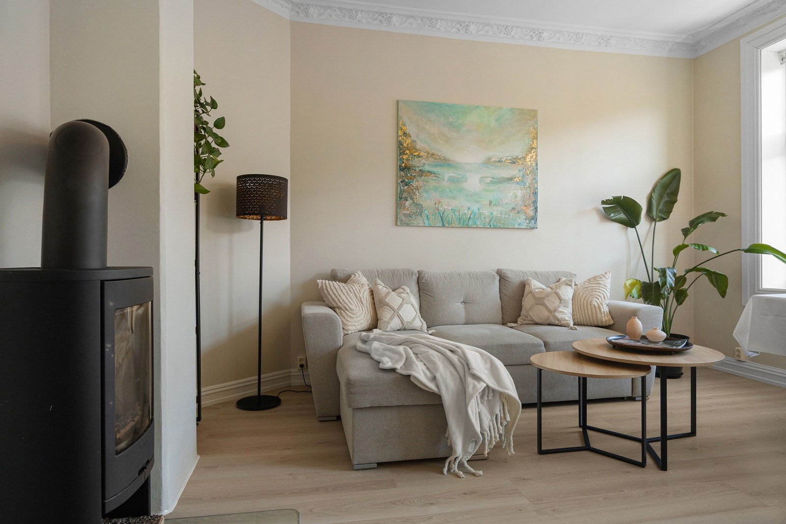 Stuen er romslig med gode møbleringsmuligheter. Galleribilde