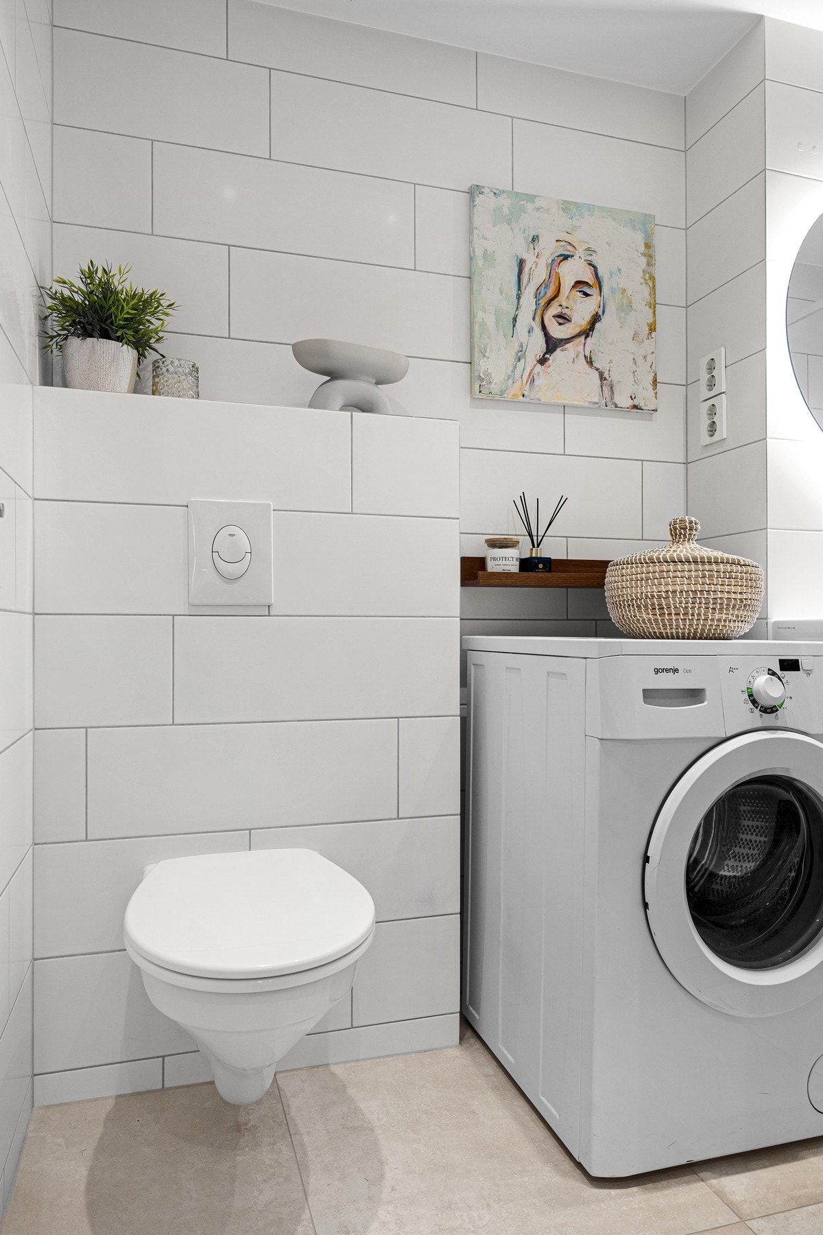 Badet har opplegg for vaskemaskin. Galleribilde