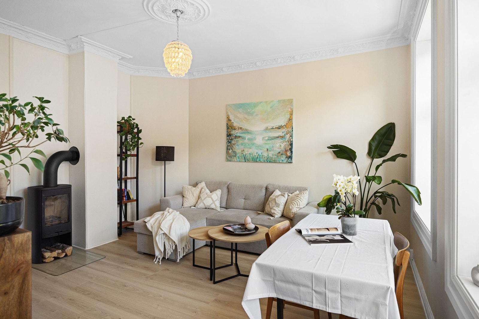 God plass til å innrede med både sofagruppe og spisebord. Galleribilde