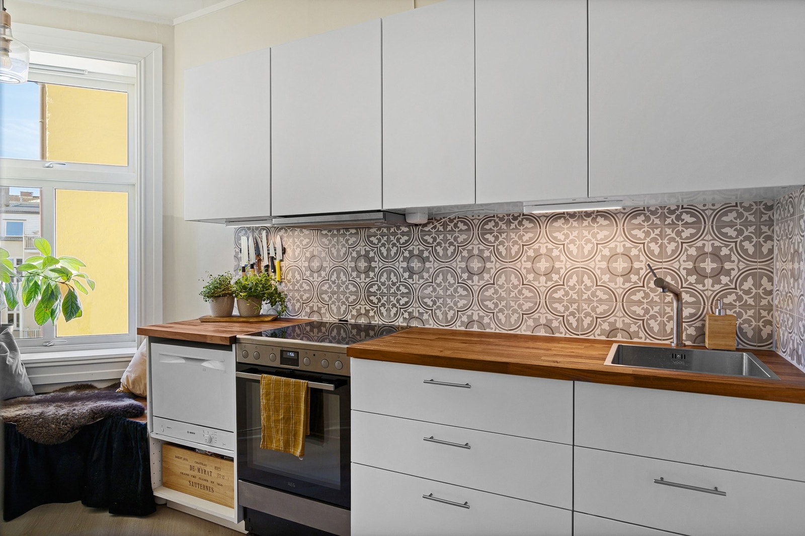 I 2025 ble kjøkkenet oppgradert med ny benkeplate, ny oppvaskkum, komfyr, ventilator og oppvaskmaskin. Galleribilde