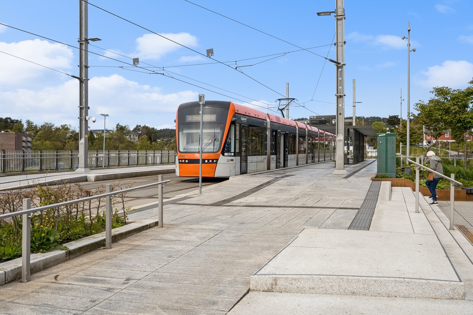 Bybanen ved Oasen knytter bydelen tettere sammen med Bergen sentrum. Galleribilde