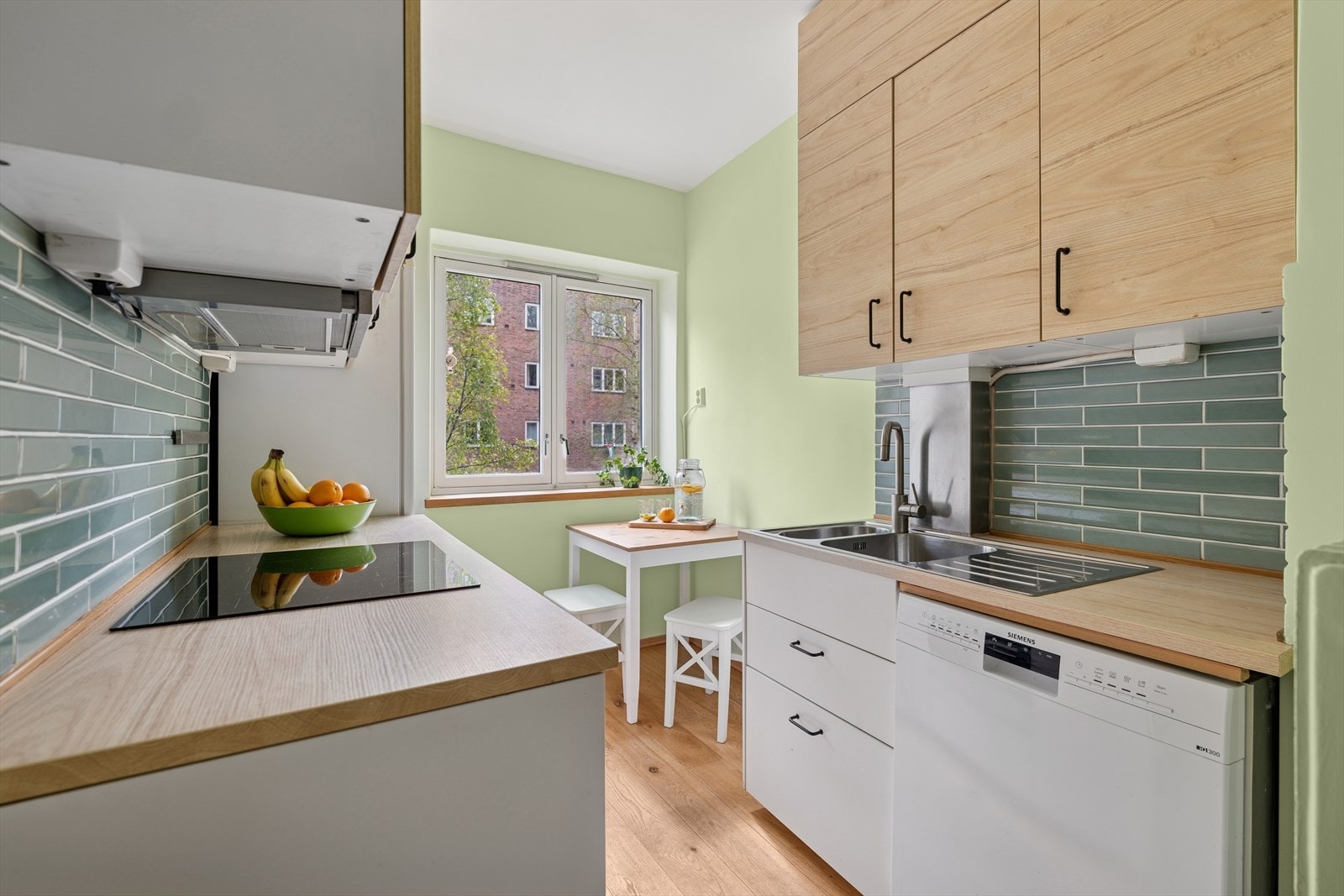 Her får du takhøye overskap og godt med benkeplass Galleribilde