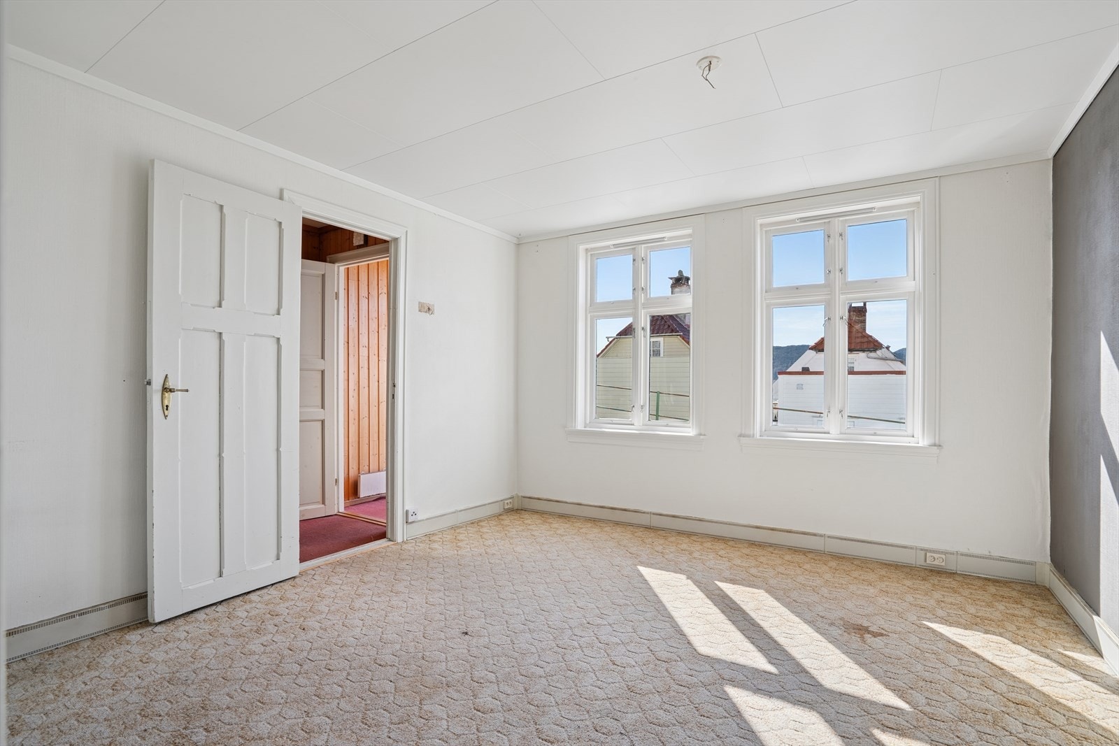 Denne leiligheten er 31 kvm- stuen er 13,2 kvm i seg selv. Galleribilde